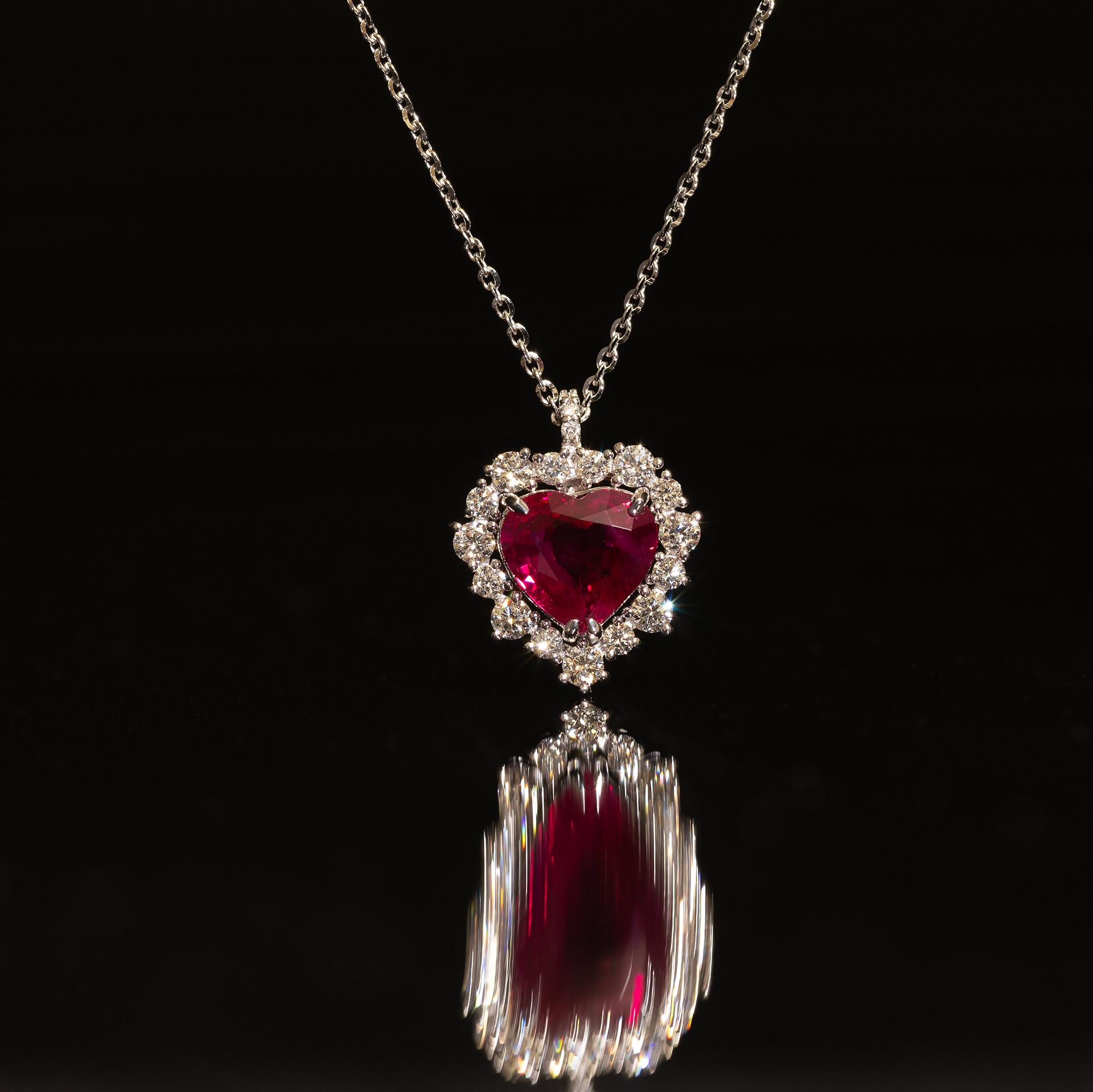 Pendente in oro 18 kt con Rubino Birmano e Diamanti