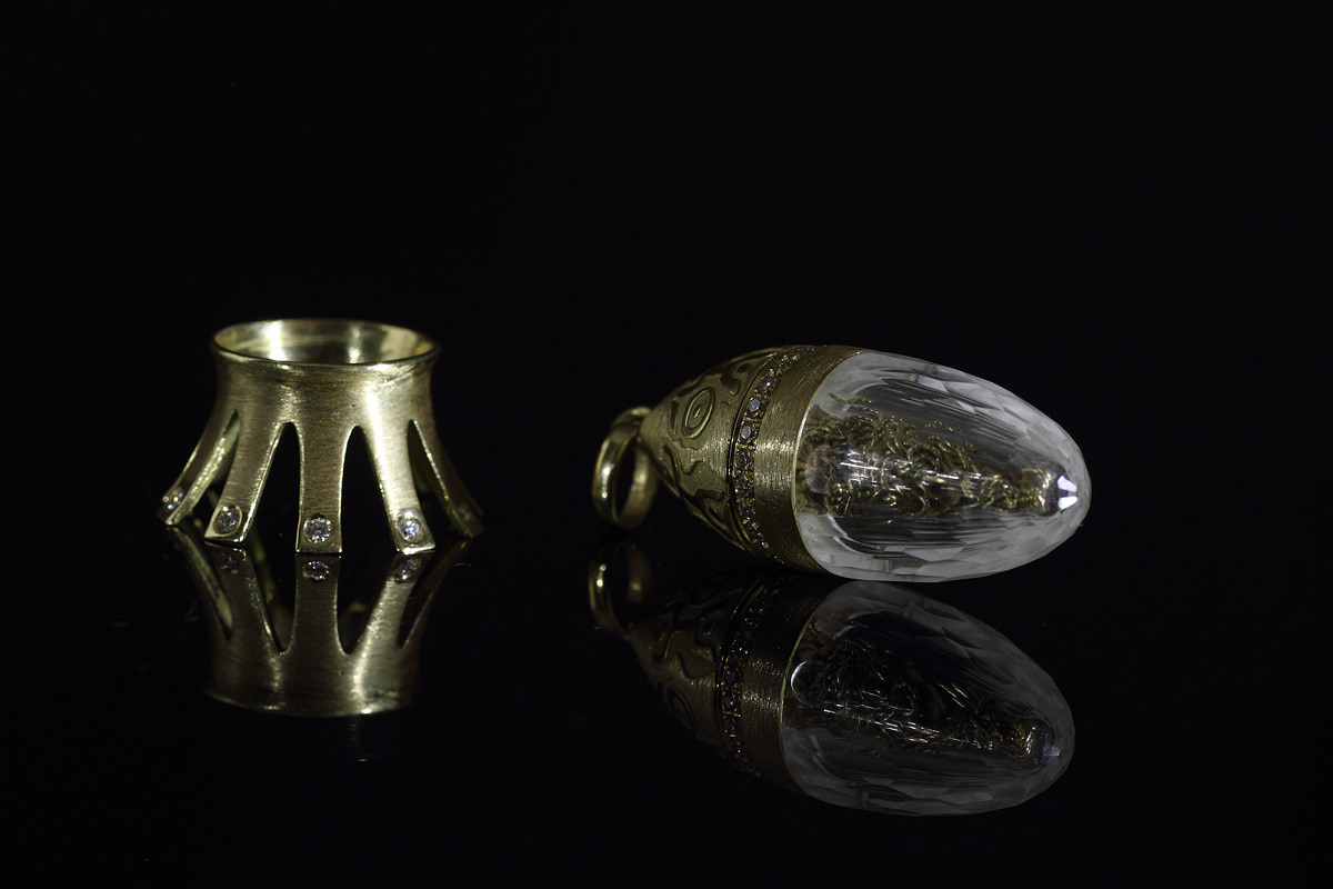 Pendente in oro 18 kt portaprofumo con Diamanti e Cristallo di Rocca