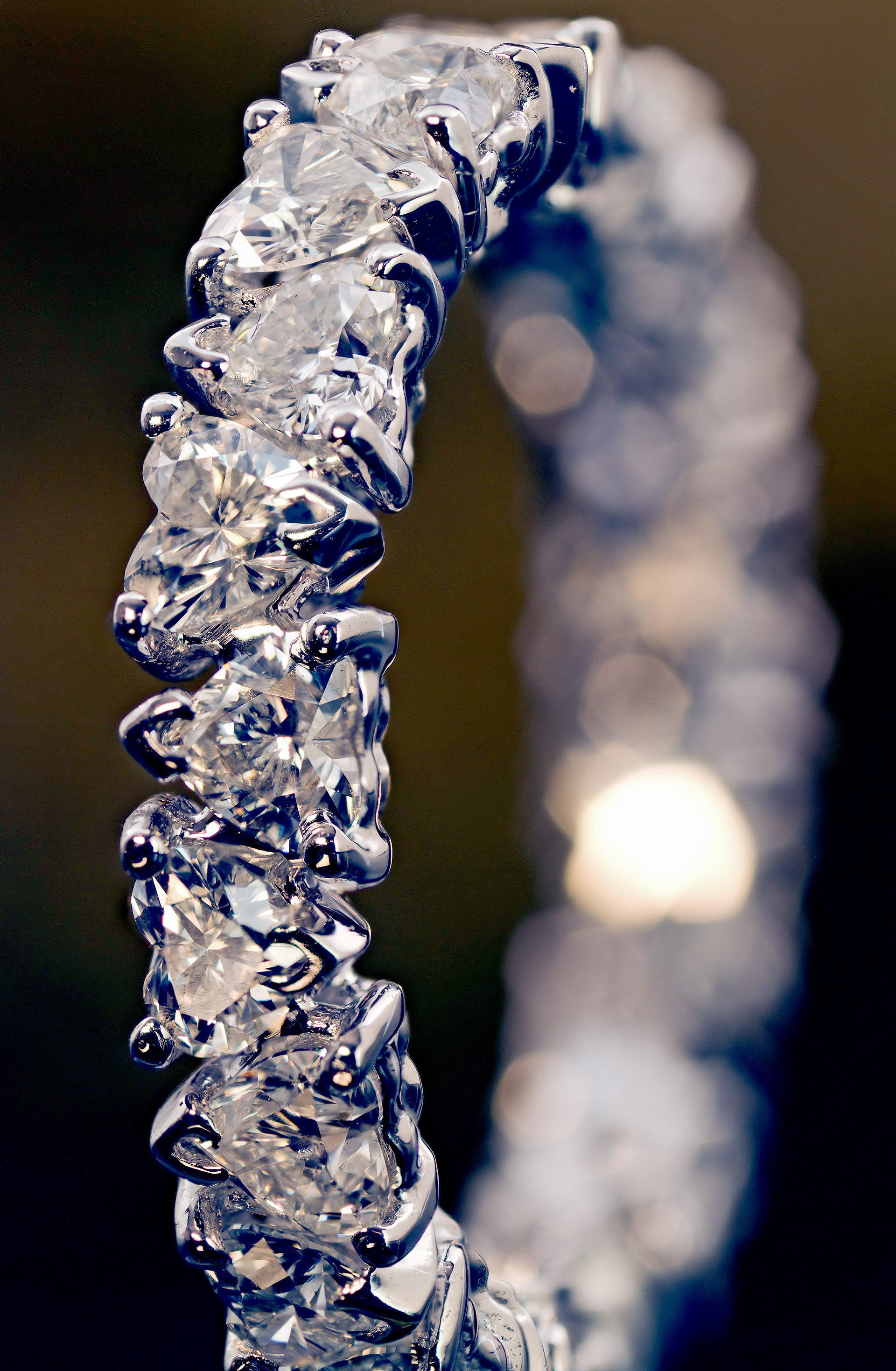 Eternelle in oro 18 kt con Diamanti taglio cuore