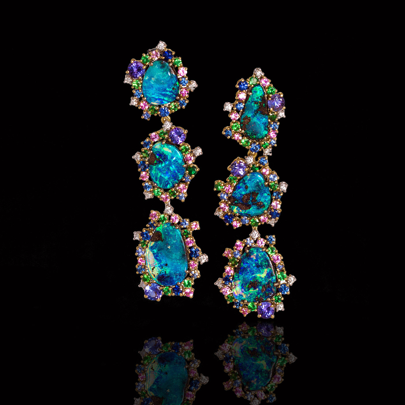 Orecchini in oro rosa conopali boulder , zaffiri multicolor, tsavoriti e tanzaniti 