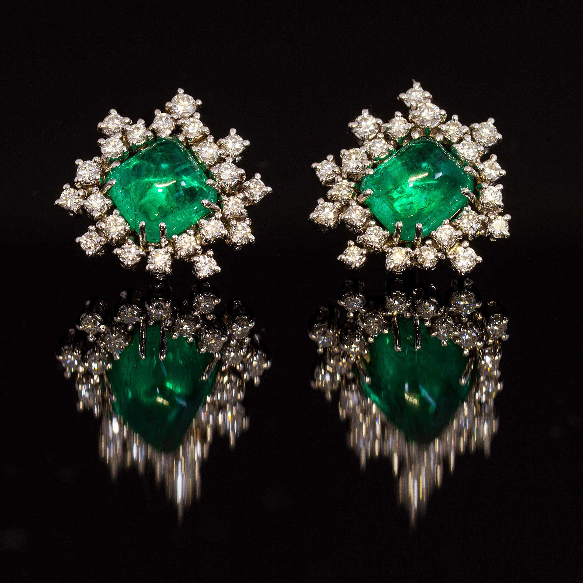 Orecchini in oro 18 kt con smeraldi e diamanti