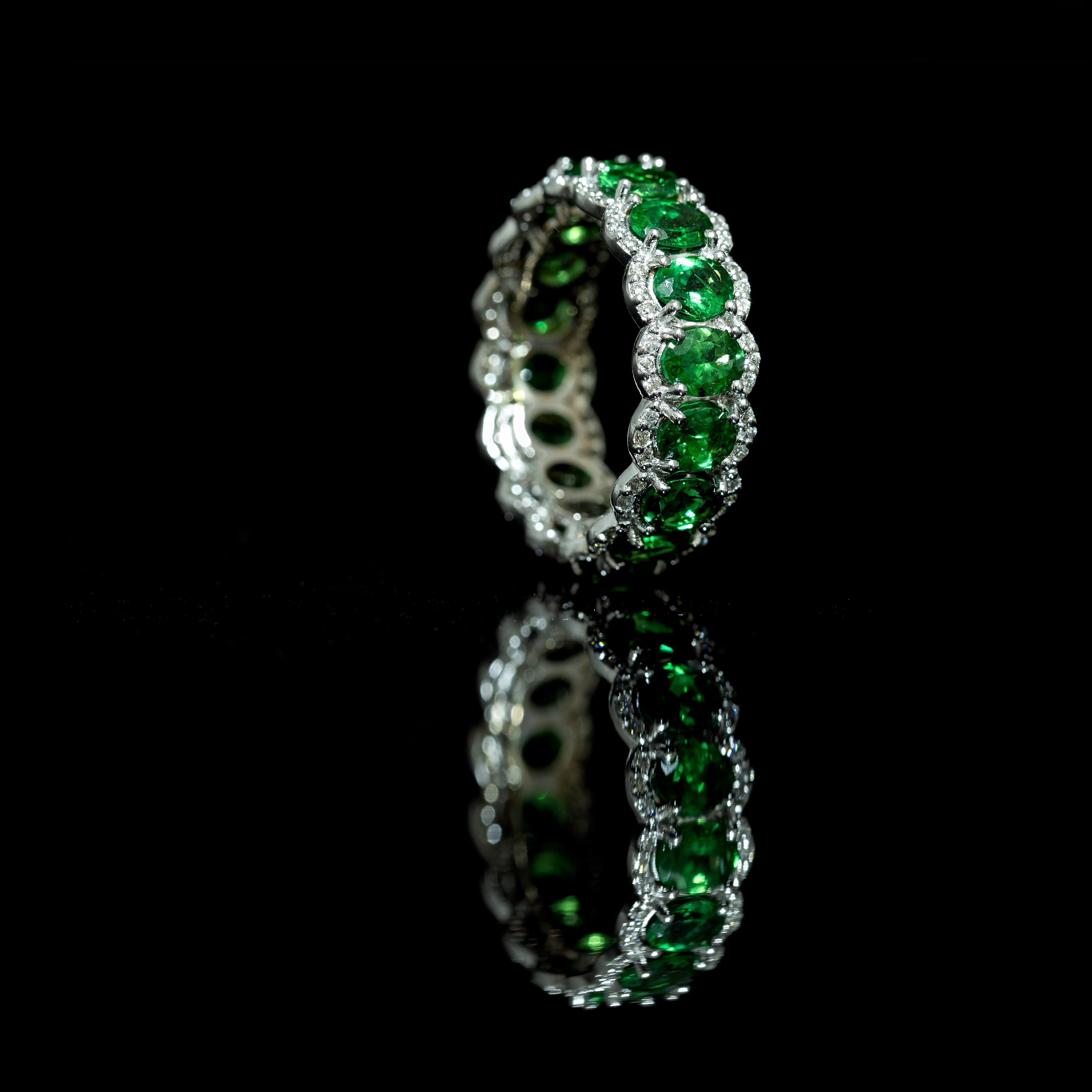 Eternelle in oro 18 kt con Tsavoriti e Diamanti