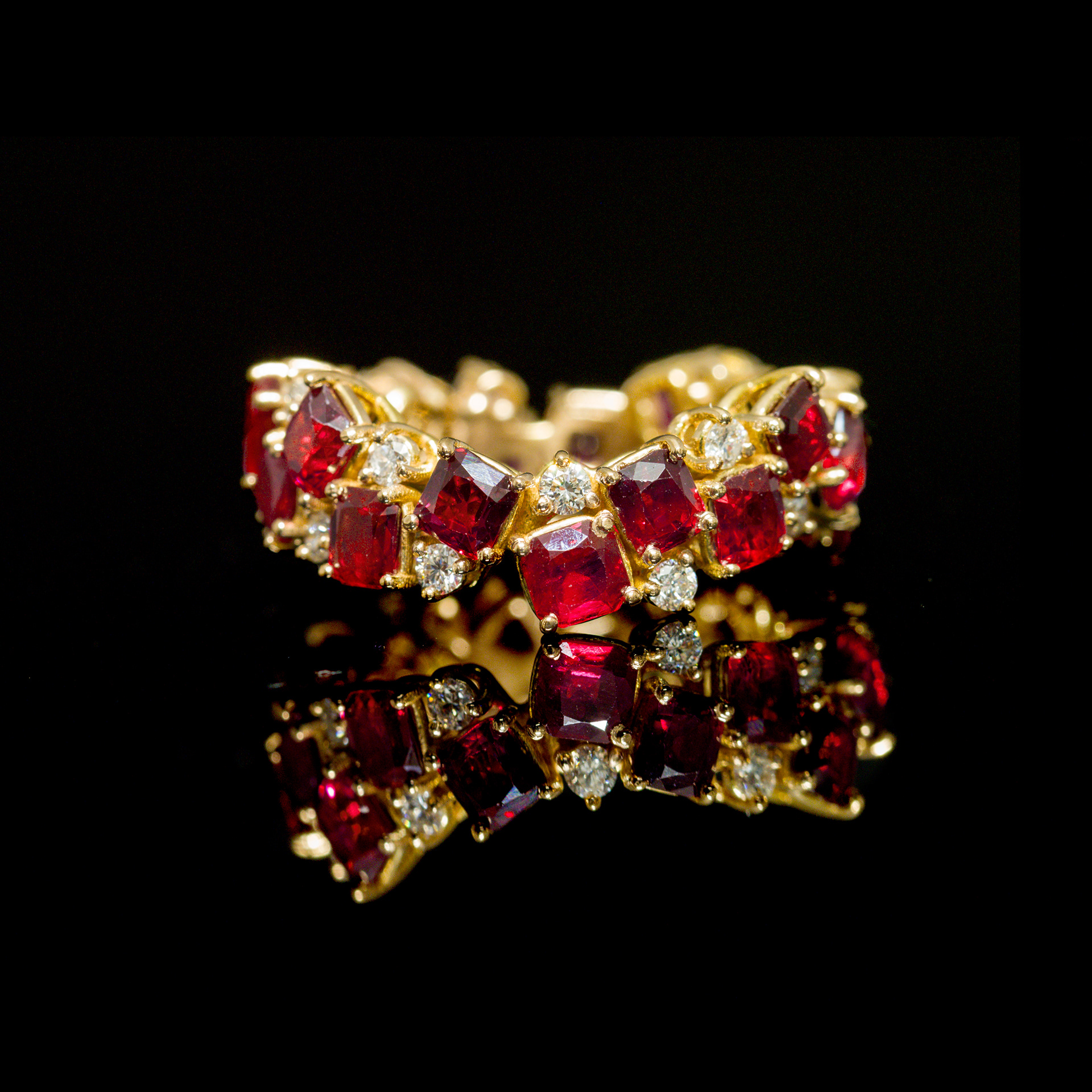 Eternelle in oro 18 kt  con Rubini e Diamanti