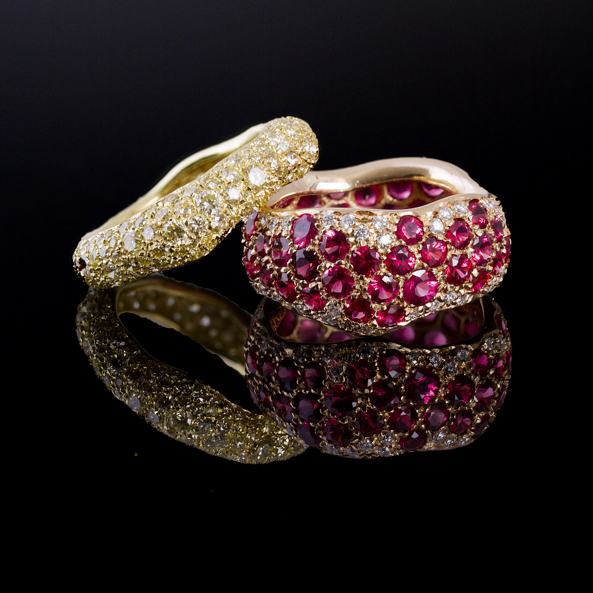 Eternelle in oro 18 kt con Spinelli rossi e Diamanti