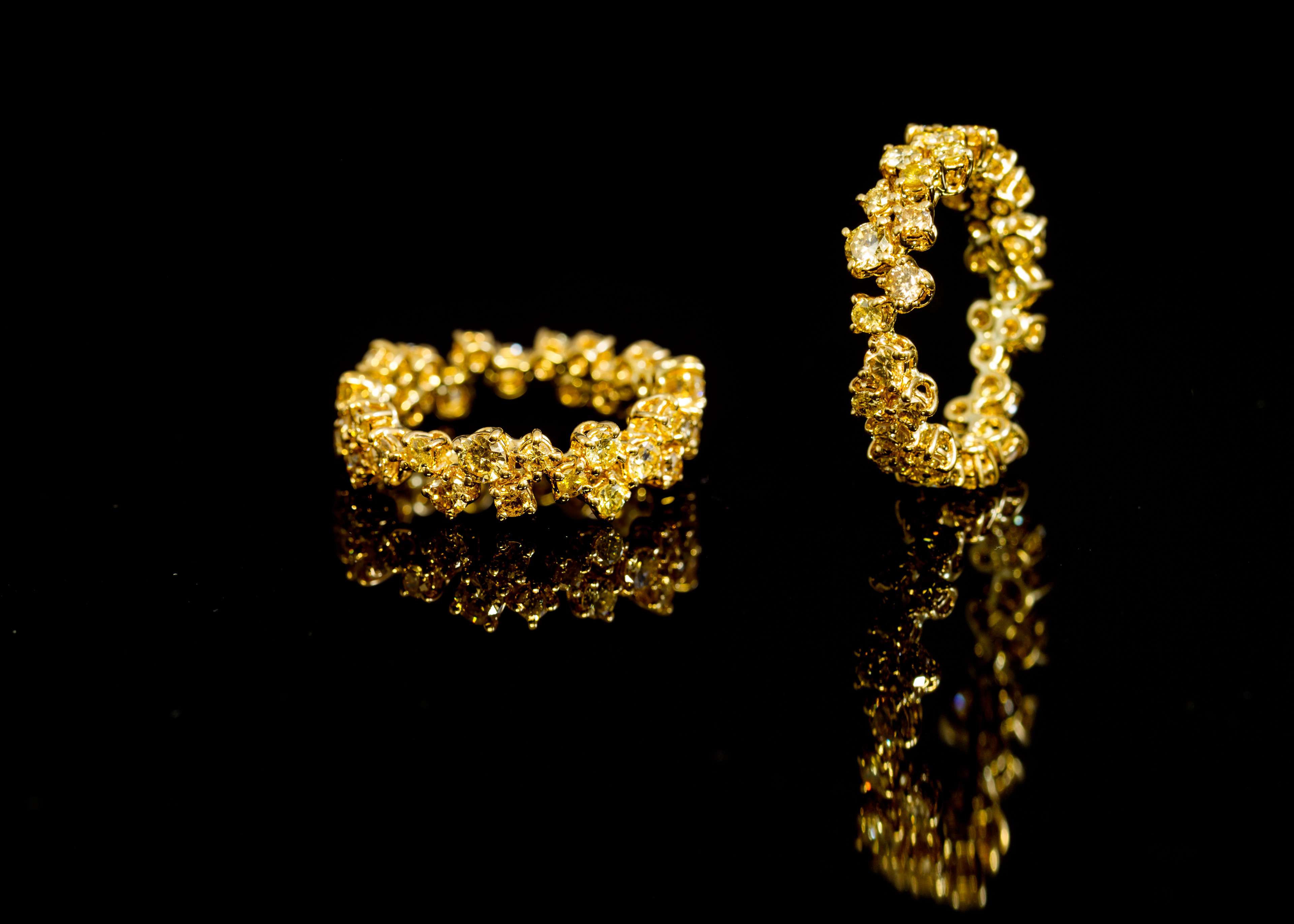Eternelle in oro 18 kt con Diamanti Fancy color