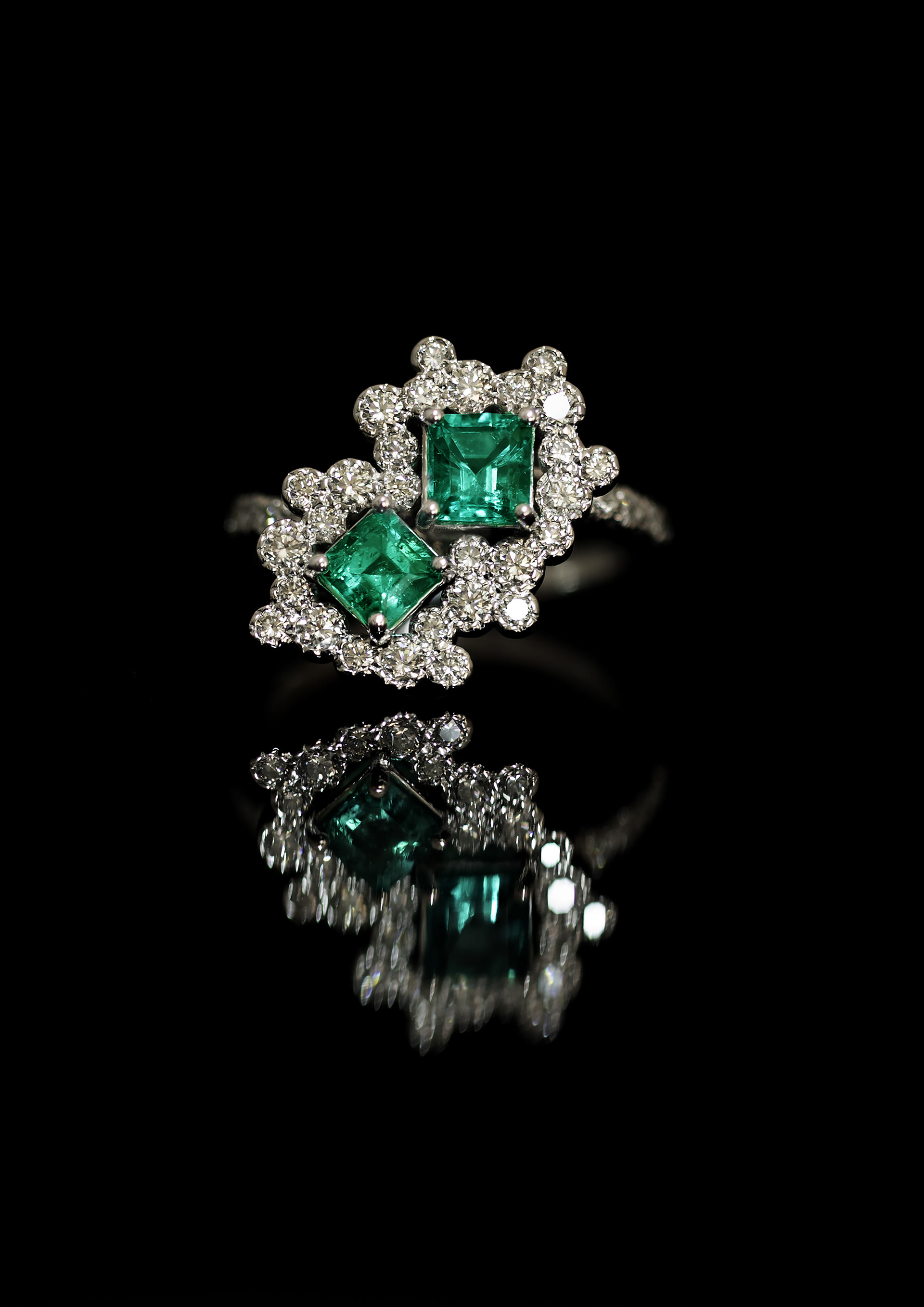 Anello in oro 18 kt con Smeraldi e Diamanti