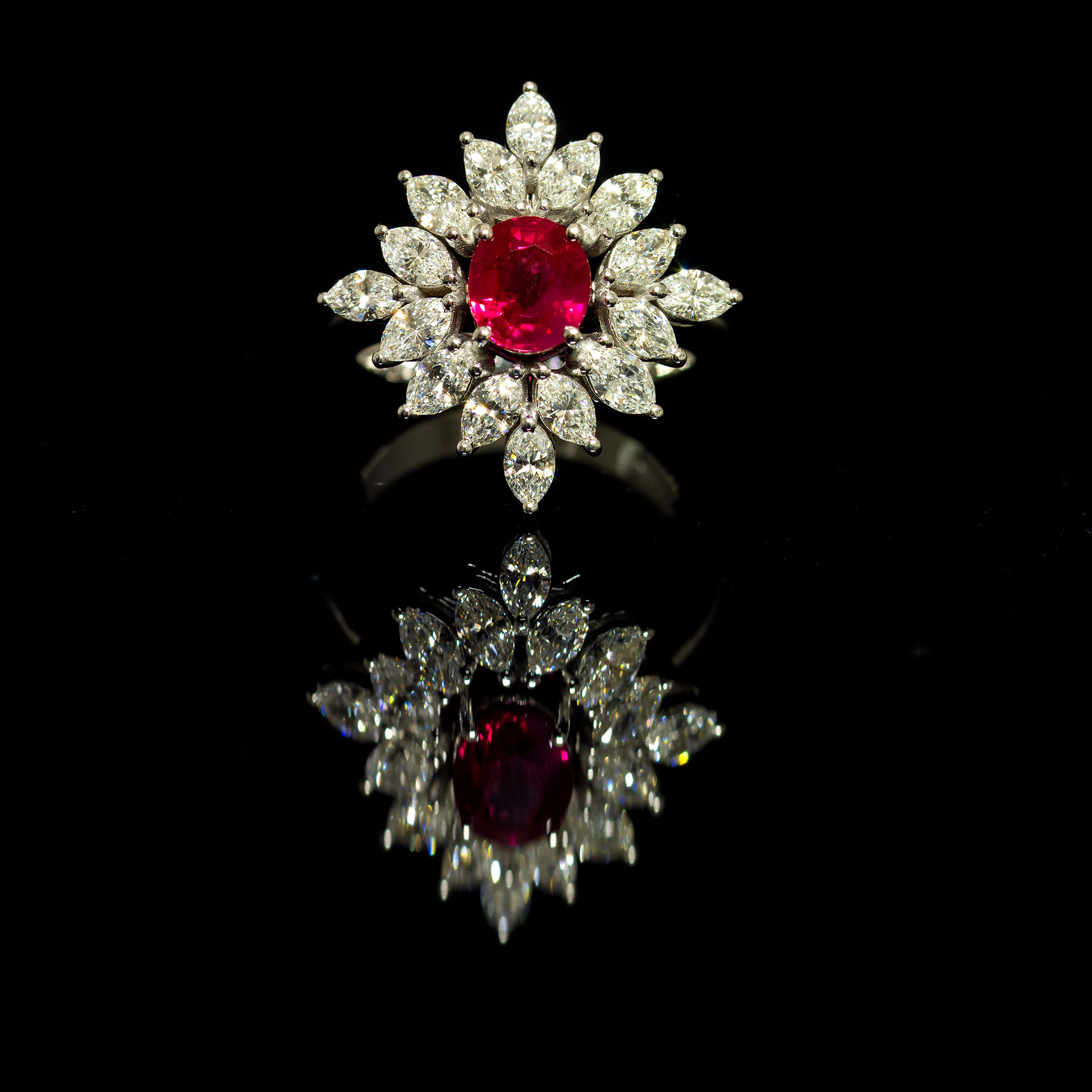 Anello in oro 18 kt con Rubino e Diamanti