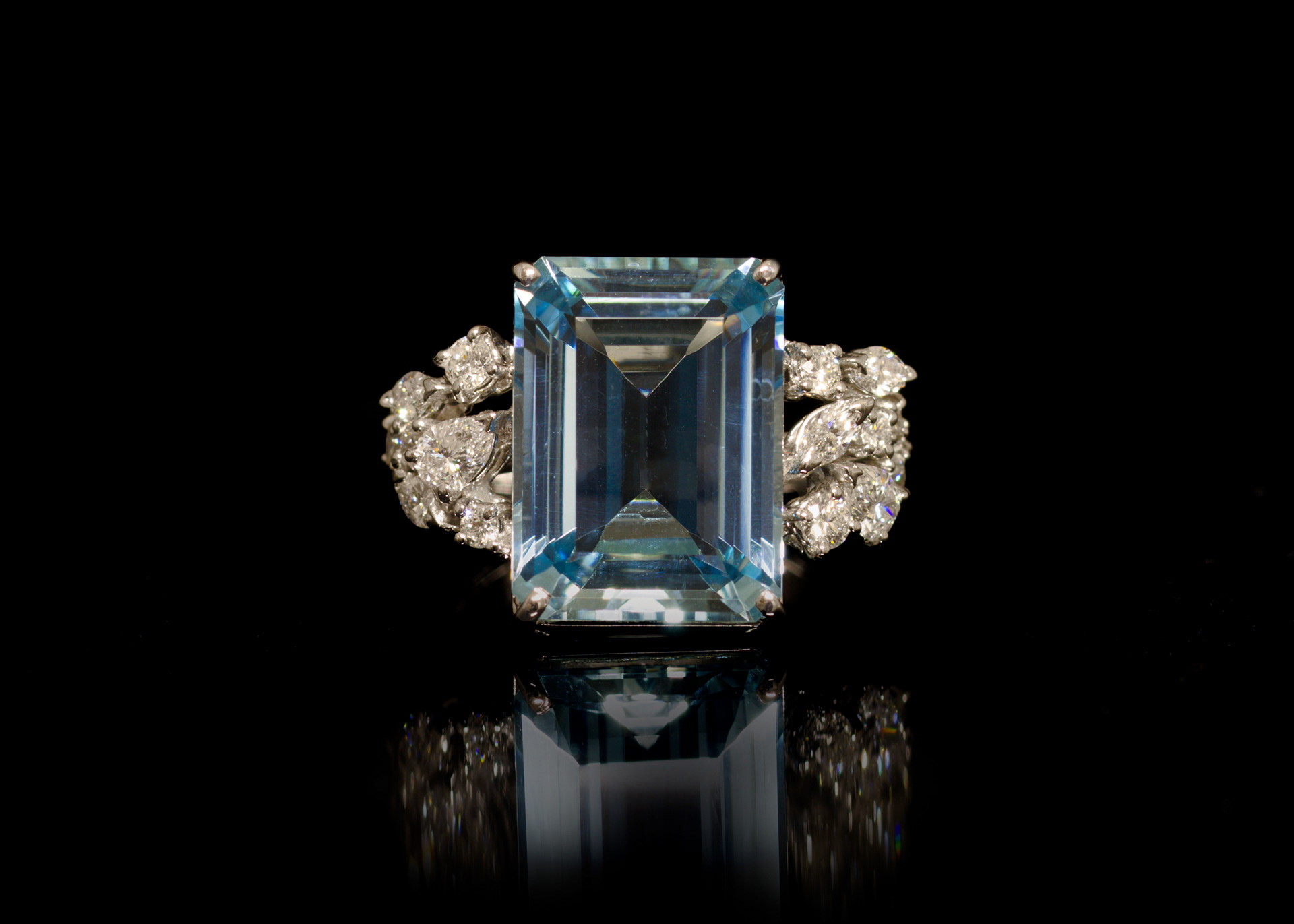 Anello in oro 18 kt con Acquamarina e Diamanti