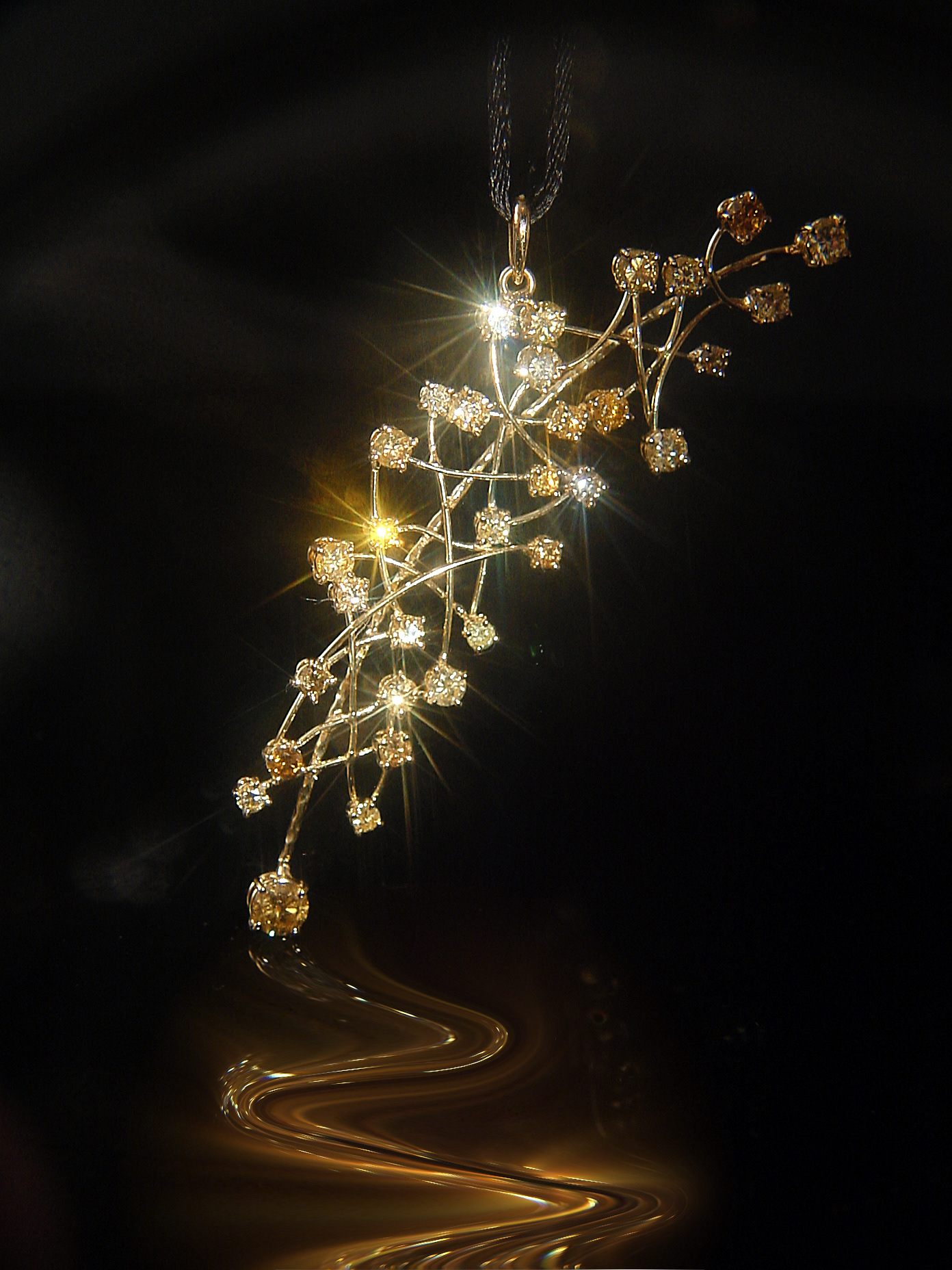 Pendente in oro 18 kt con Diamanti fancy color