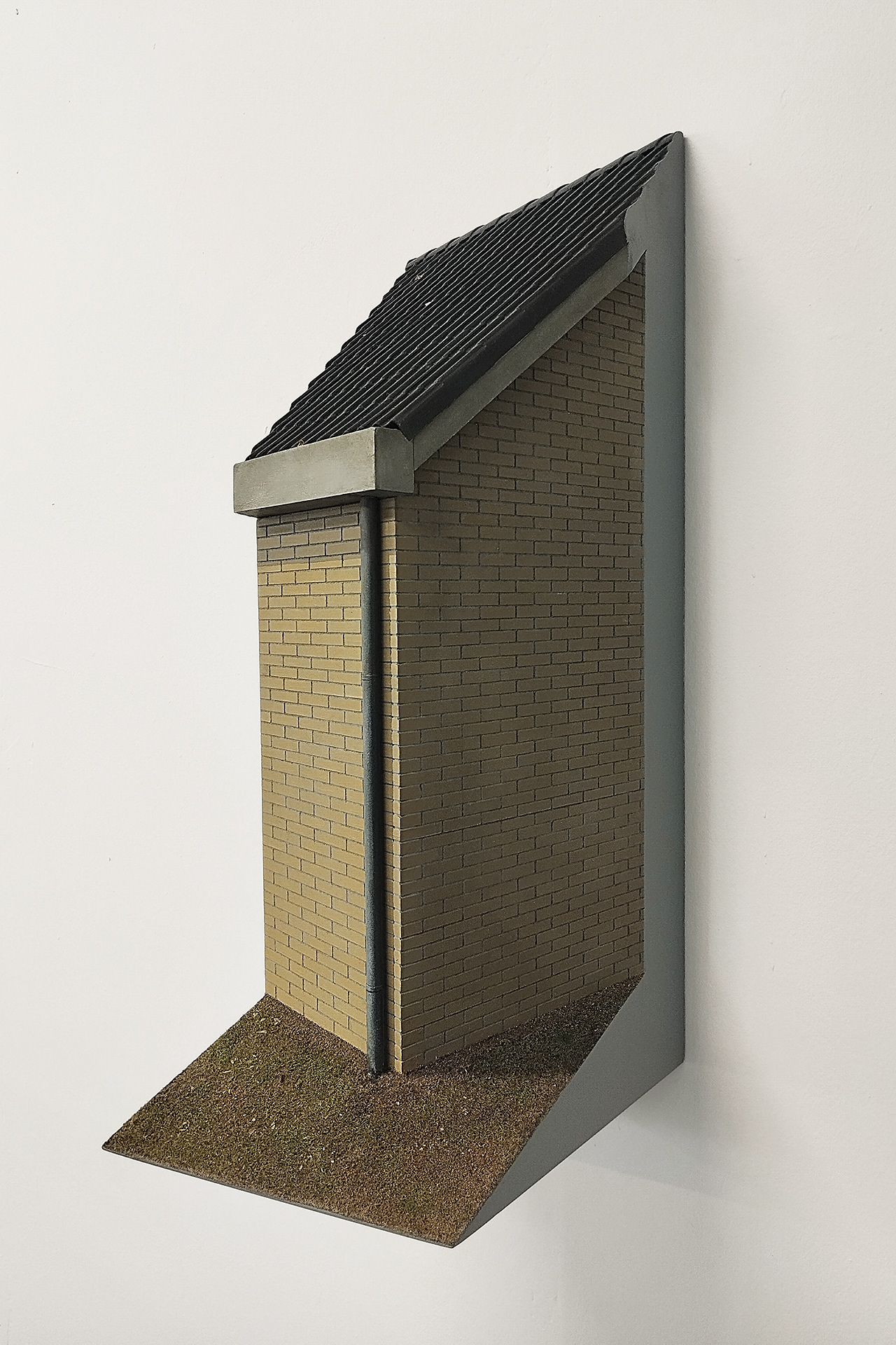 Hulsthof 3, 2023, MDF, alkydverf, kunstof, 3D print, decoratiemateriaal, H 33 - .B. 19 - D. 24 cm