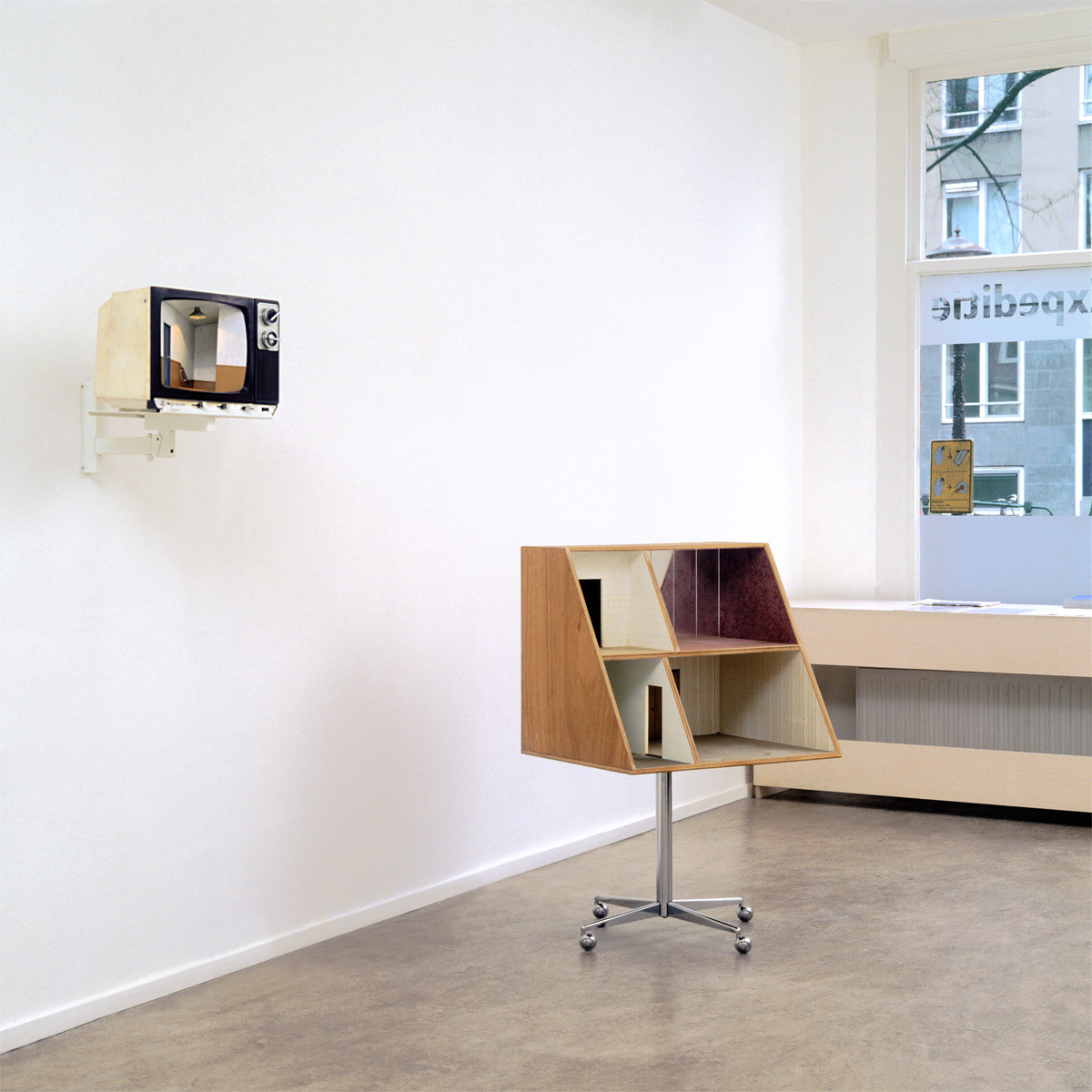 Tentoonstelling, 'Stage', 1999. Galerie de Expeditie, Amsterdam, Nederland