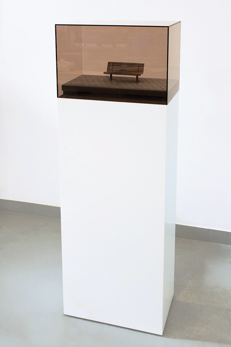 Perron I, 2009. Mdf, Alkyd Verf., Metaal, Plexiglas, B.50 - H.33 - D.31 Cm.
