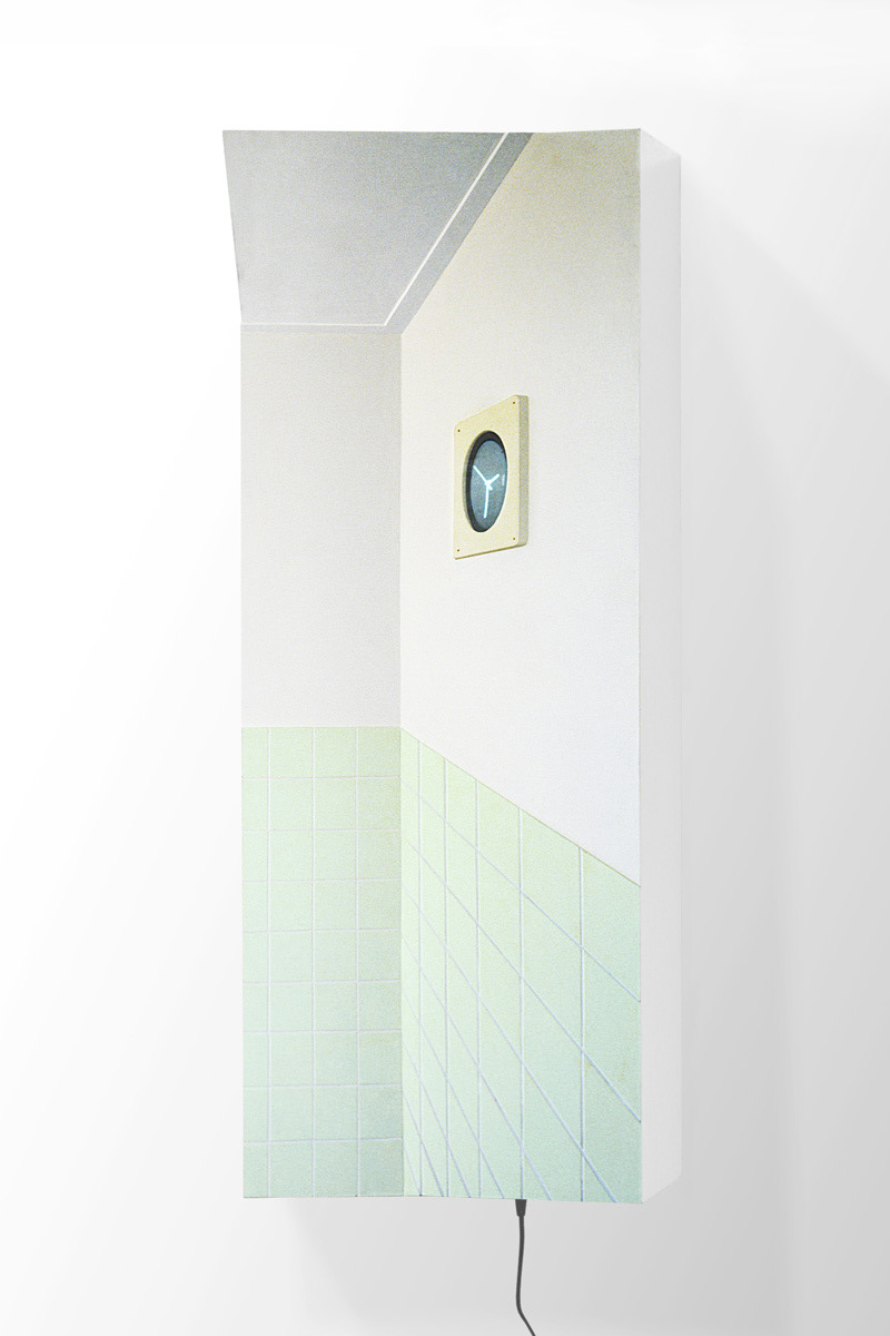 Klok, 2002. Mdf, Verf, Crt Beeldbuis, B. 58 – H. 126 – D. 34 Cm.