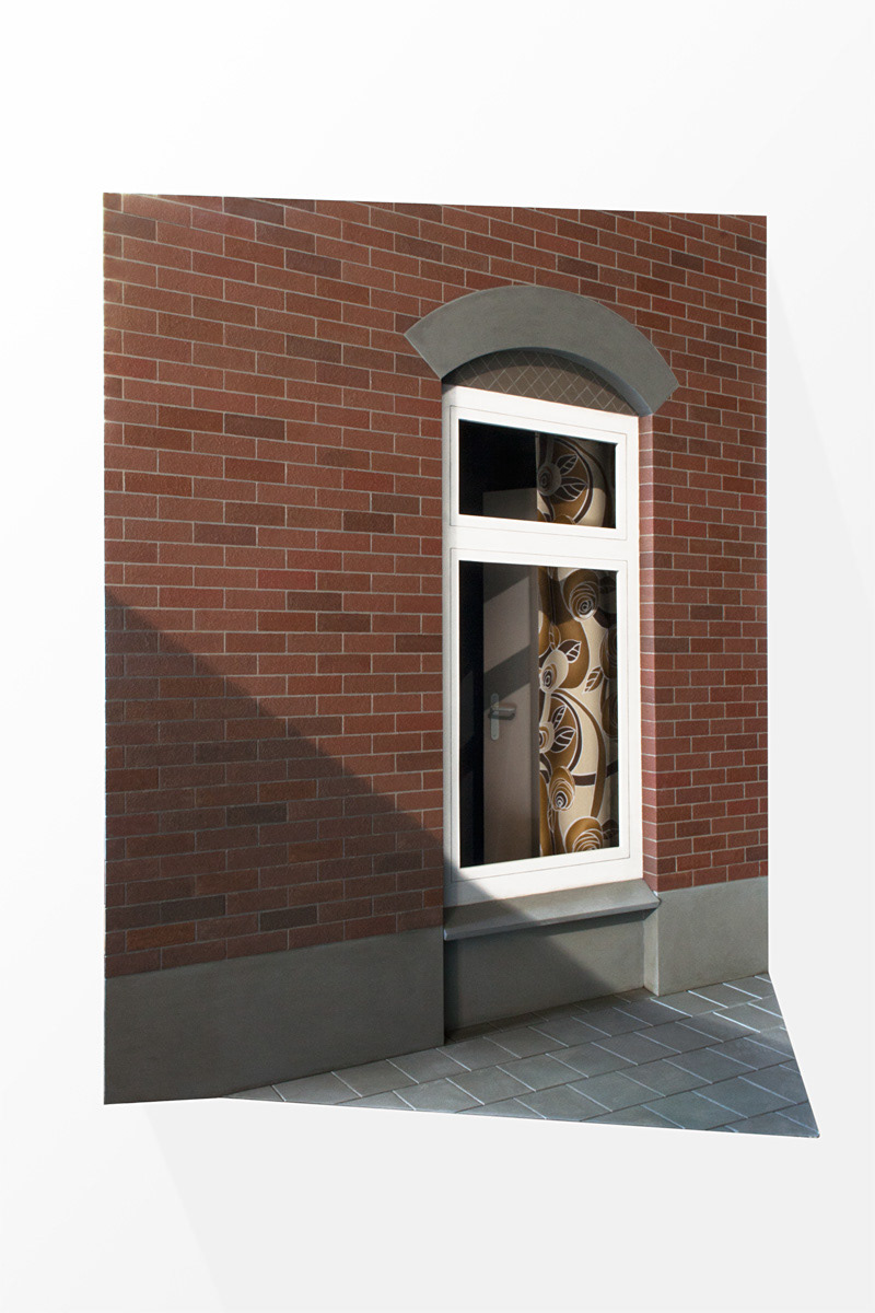 Drs. Zeilstr 21, 2011. Mdf, Verf, Glas, Stof, B.90 – H.120 – D.50 Cm.