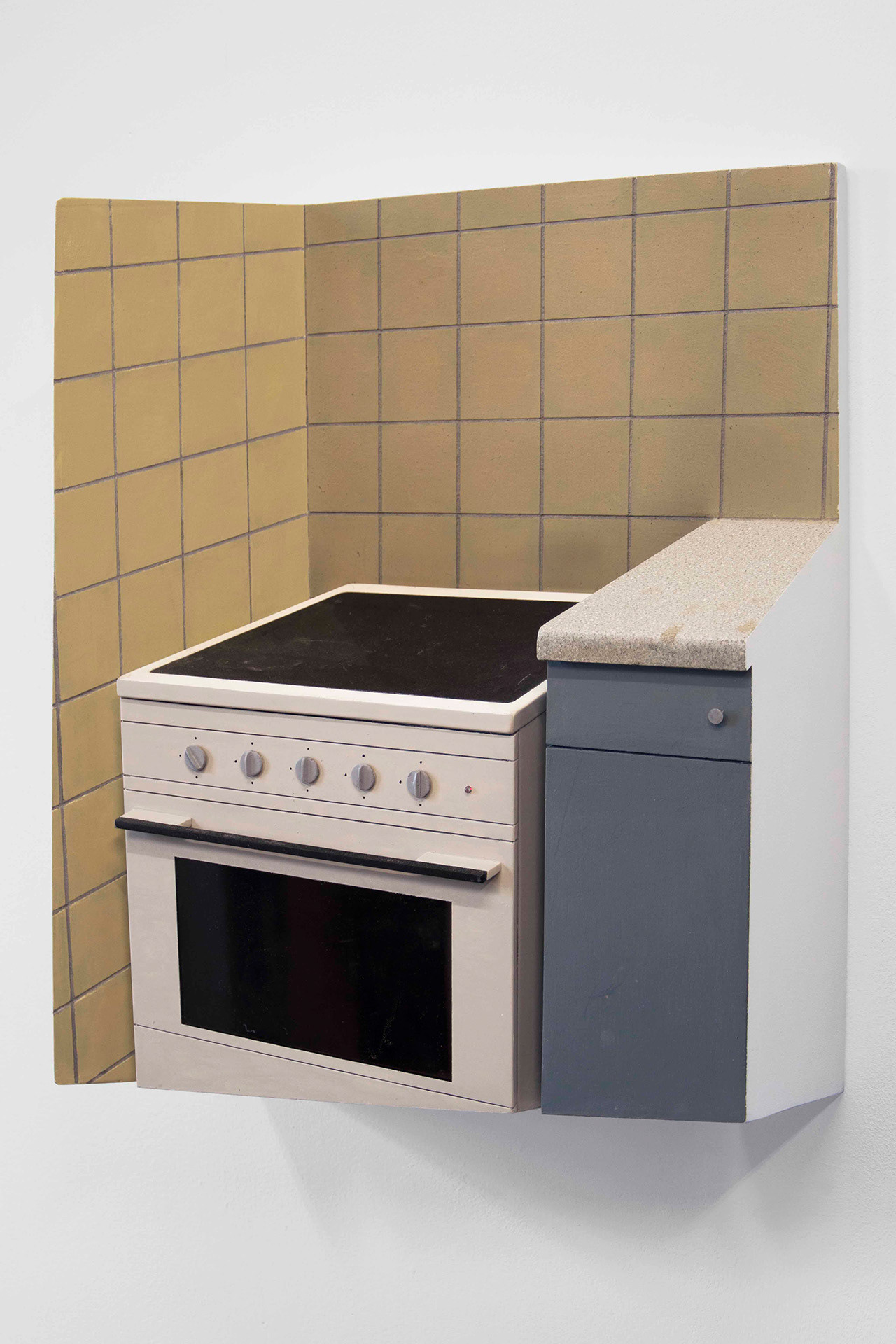 Fornuis, 2021. mdf, plastic, metal, alkyd verf. b. 40 – h. 50 – 16