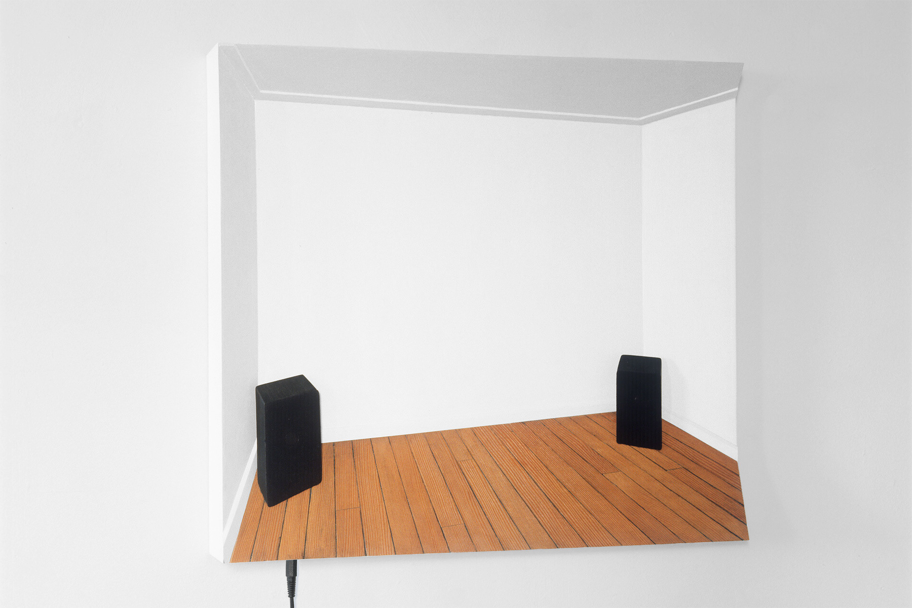 Luispreker Ii, 2000. Mdf, Alkyd Verf, Luidsprekers aangesloten op radio, B.60 – H.34 – D.9 Cm.