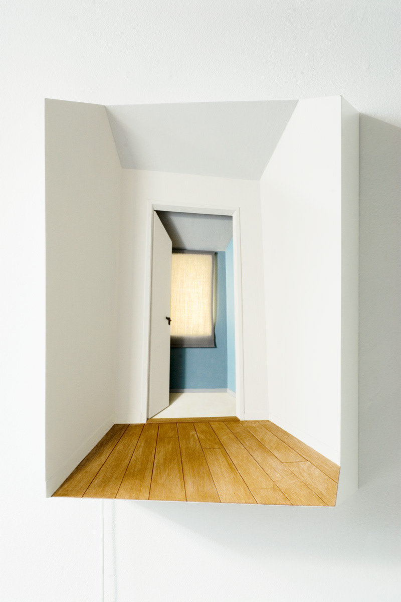 Kinderkamer 2006. Mdf, Verf, Textiel, Lich, B.-41 H.-61 D.-24 Cm. Mp3-Player met geluid van spelend kind