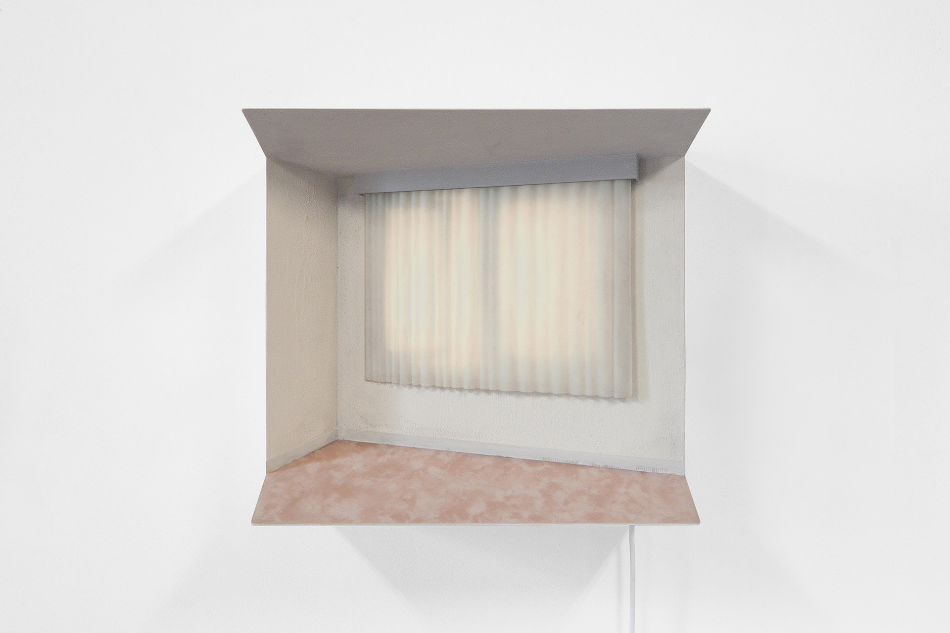 Venster, 2006/2020. Mdf, Verf, Plastic, Electrisch licht, B.-38 H.-43 D.-18. Cm. Mp3-Player met straatgeluid.