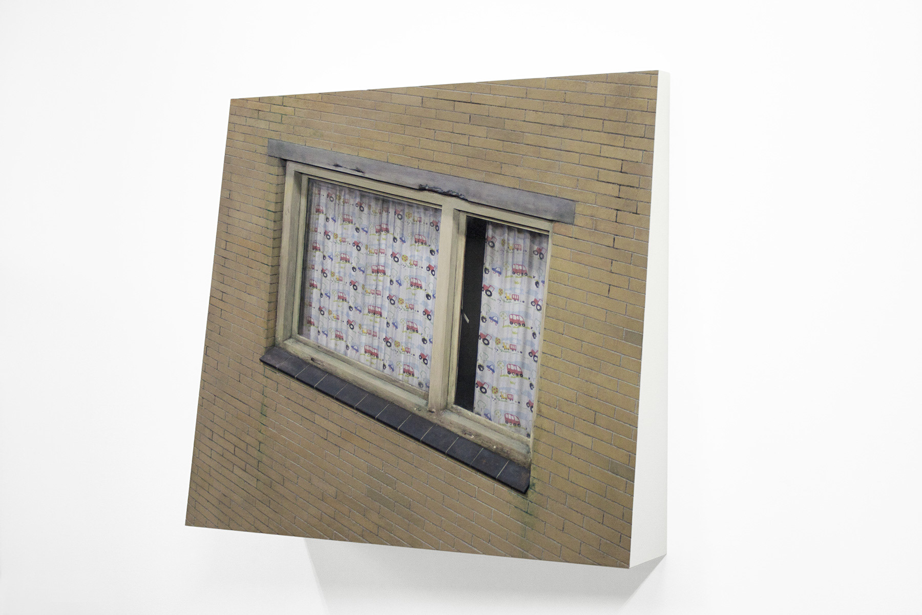 Kinderkamer, 2011/2018. Mdf., Alkyd, Verf., Glas, B.74 - H.70 - D.25 Cm.