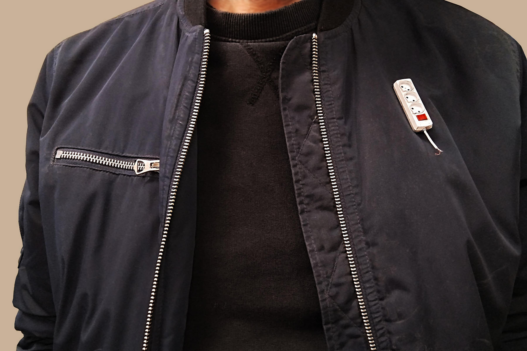 Broche 'Stekkerblok', 2024