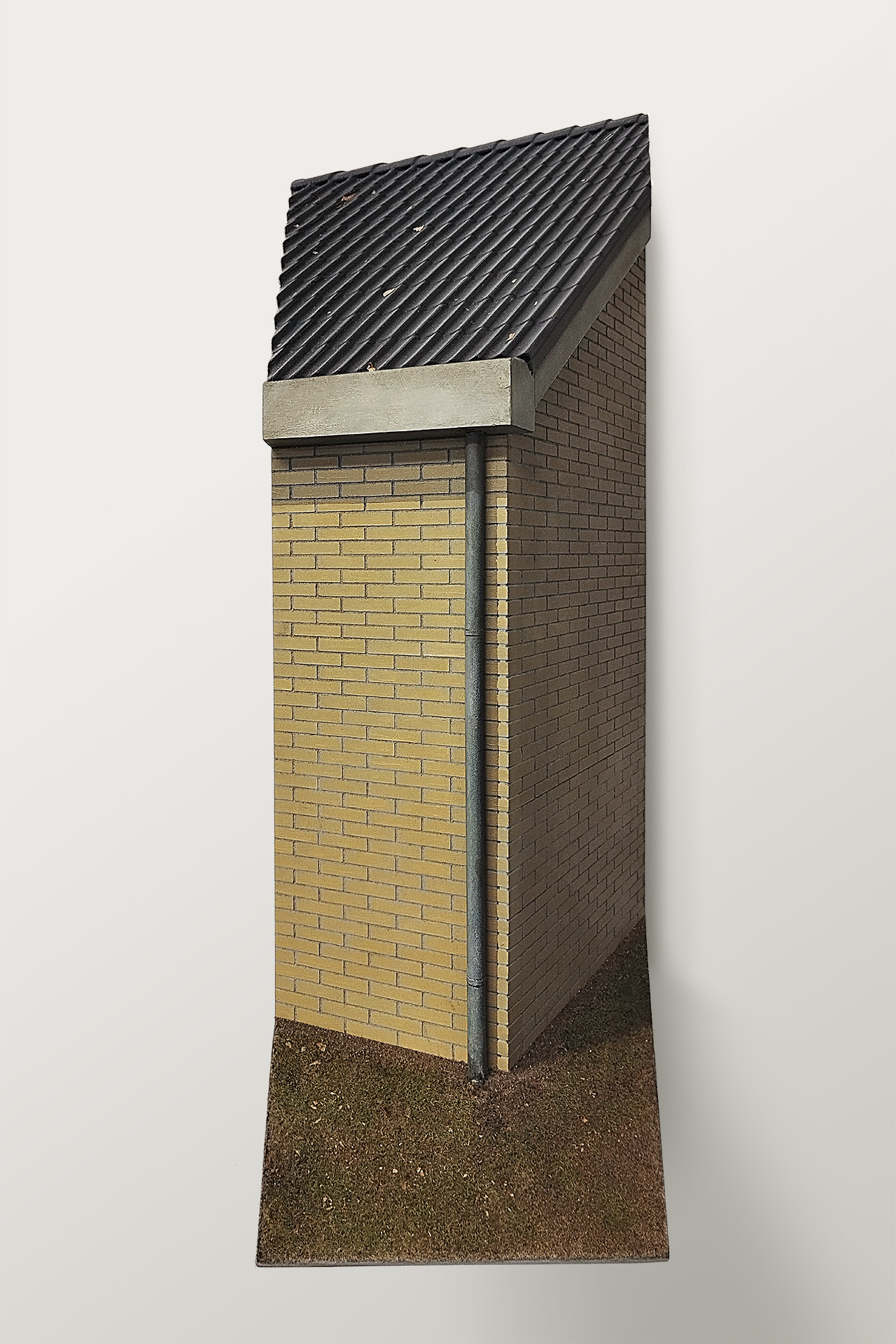 Hulsthof 3, 2023, MDF, alkydverf, kunstof, 3D print, decoratiemateriaal, H 33 - .B. 19 - D. 24 cm.