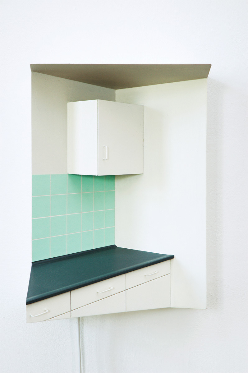 Keuken, 2005. Mdf, Verf, B. 23 - H. 32 – D. 22 Cm Mp3-Speler met geluid van druppelende kraan.