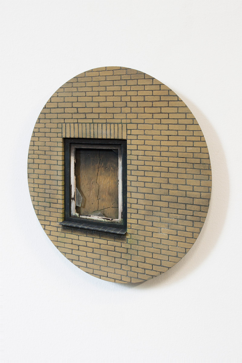 Zijraam, 2017. mdf, glas, plastic, alkyd verf. b.20 – h.25 – d.2 cm.
