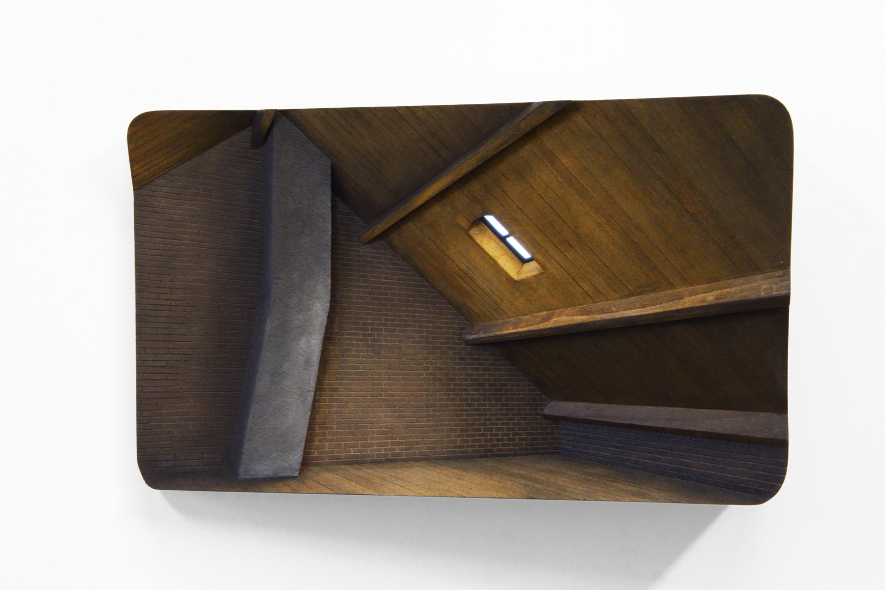 Zolder, 2016/2018/2019. mdf, hout, alcyd verf, led spot. b.42 – h.25 – d.23 cm.