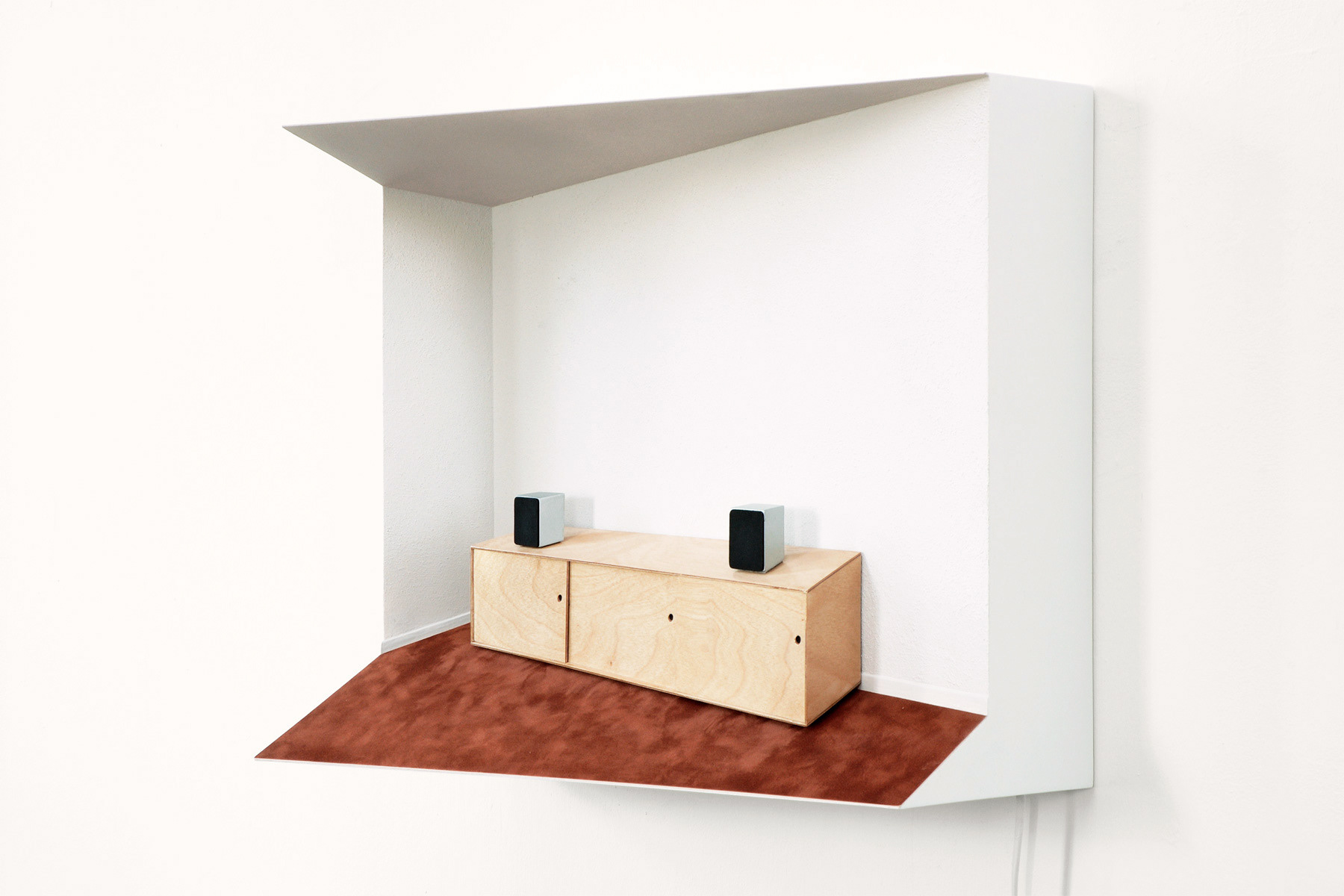 Luidspreker, 2005. Mdf, Plastic, Verf, B.-48 H.-40 D.-23. Cm. Mp3-Player Met Geluid Van Beethoven’s Con. Nr 3