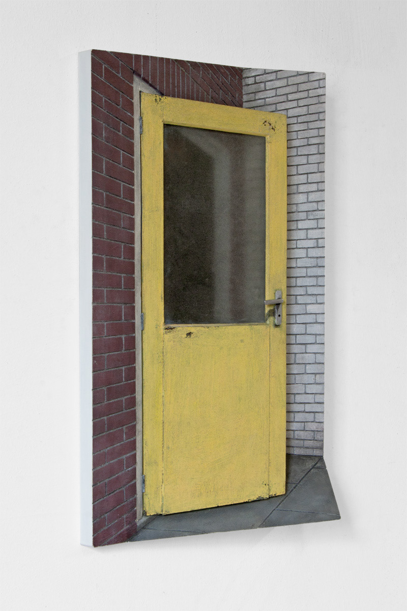 Achterdeur, 2016. Mdf, Alkydverf, Glas, B.25 – H.39 – D.6 Cm. 