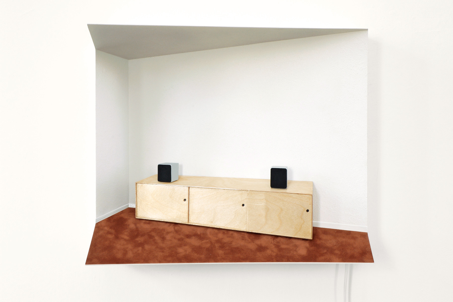 Luidspreker, 2005. Mdf, Plastic, Verf, B.-48 H.-40 D.-23. Cm. Mp3-Player Met Geluid Van Beethoven’s Con. Nr 3