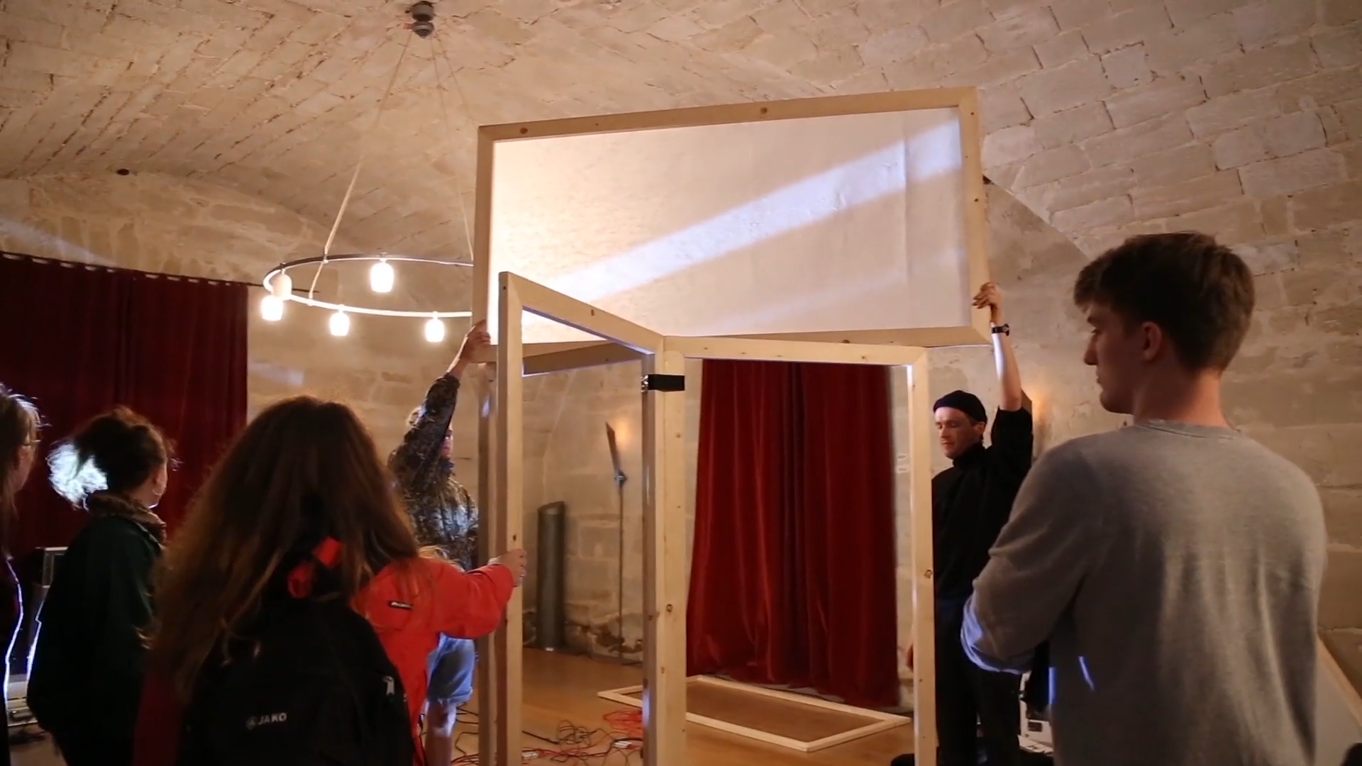 Building the screen installation