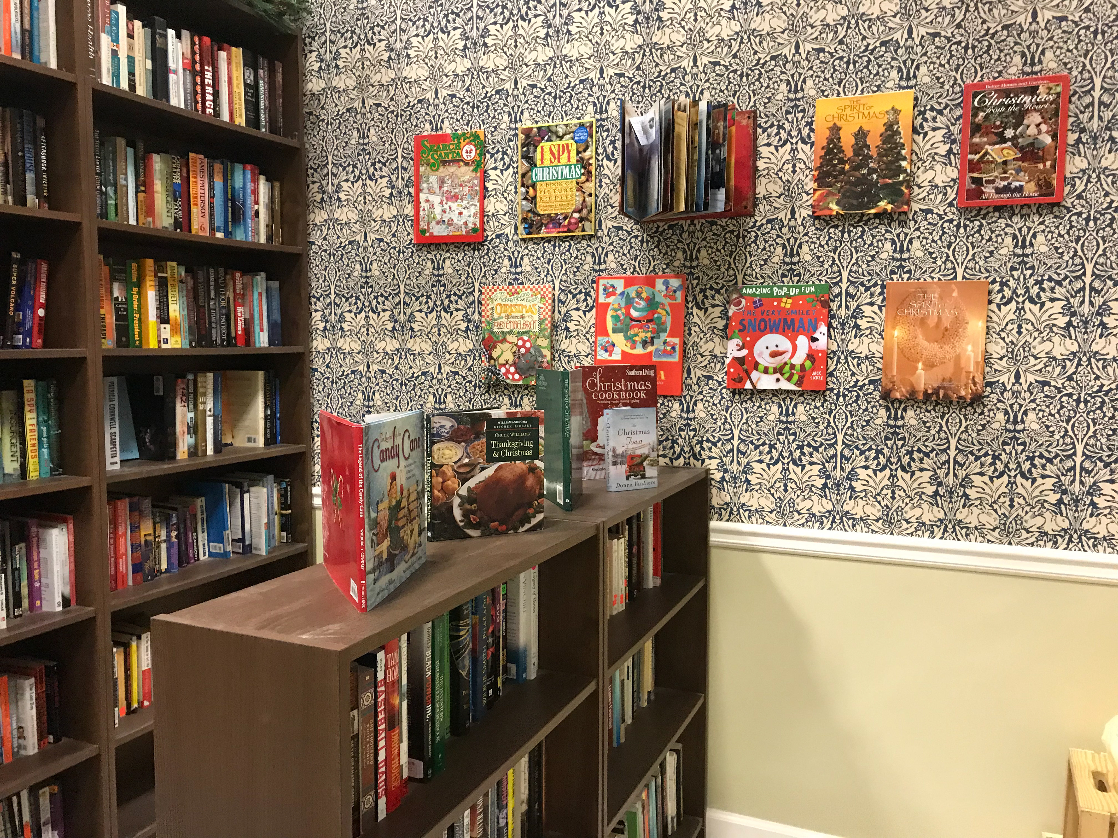 BOOKSTORE SET INTERIOR