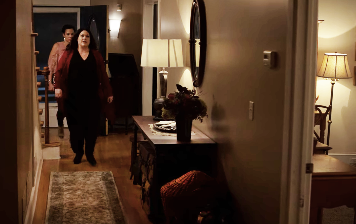 THE HOLDER HOUSE - HALLWAY
