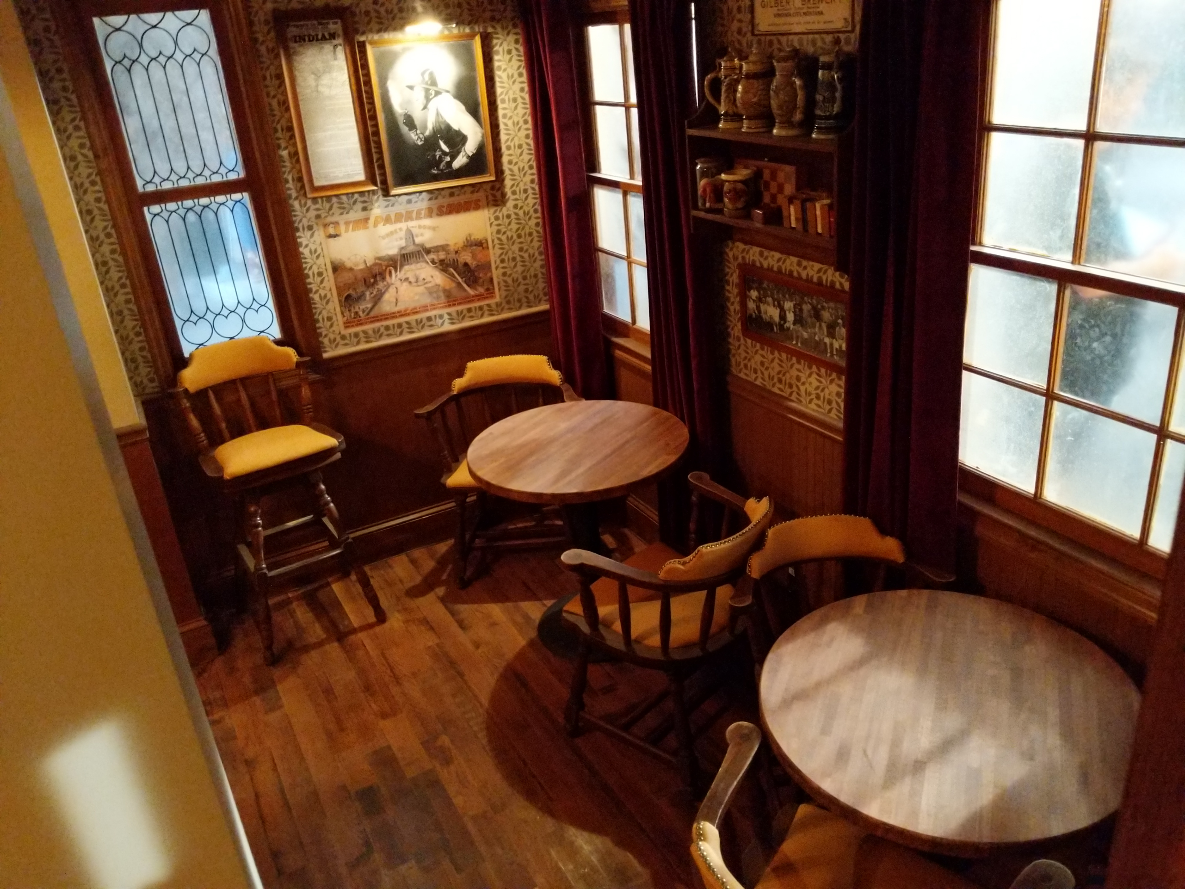 THE LAMPLIGHTER INN SET INTERIOR