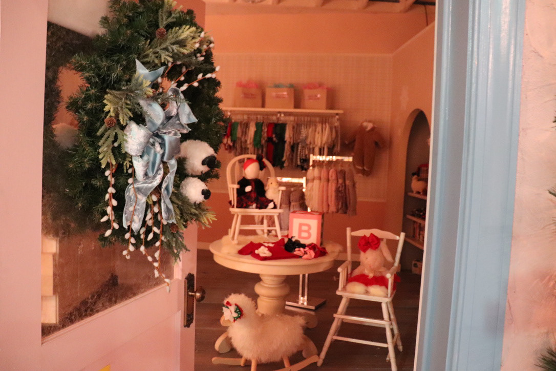 MARY HAD A LITTLE LAMB SET INTERIOR