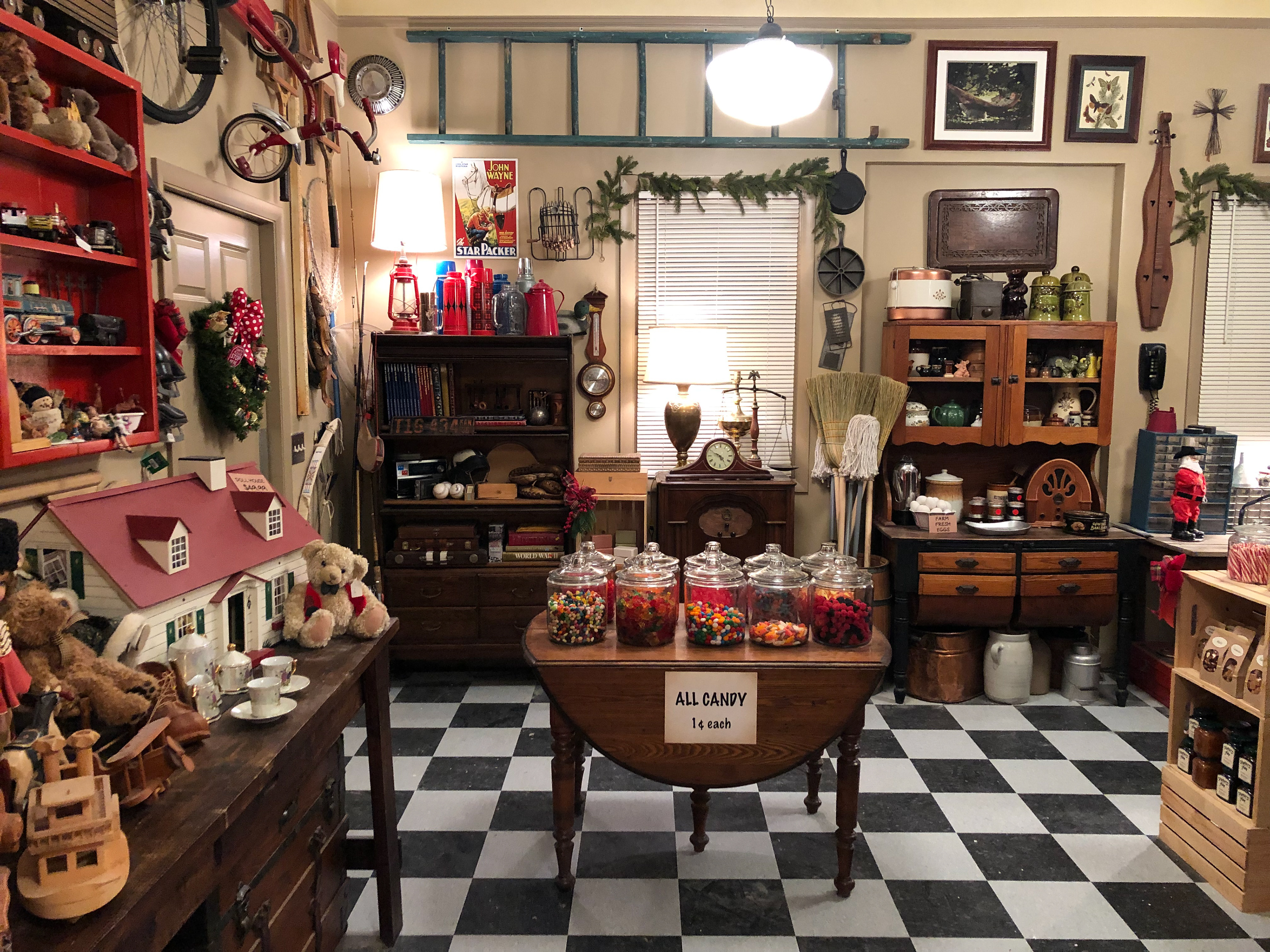 GENERAL STORE SET INTERIOR