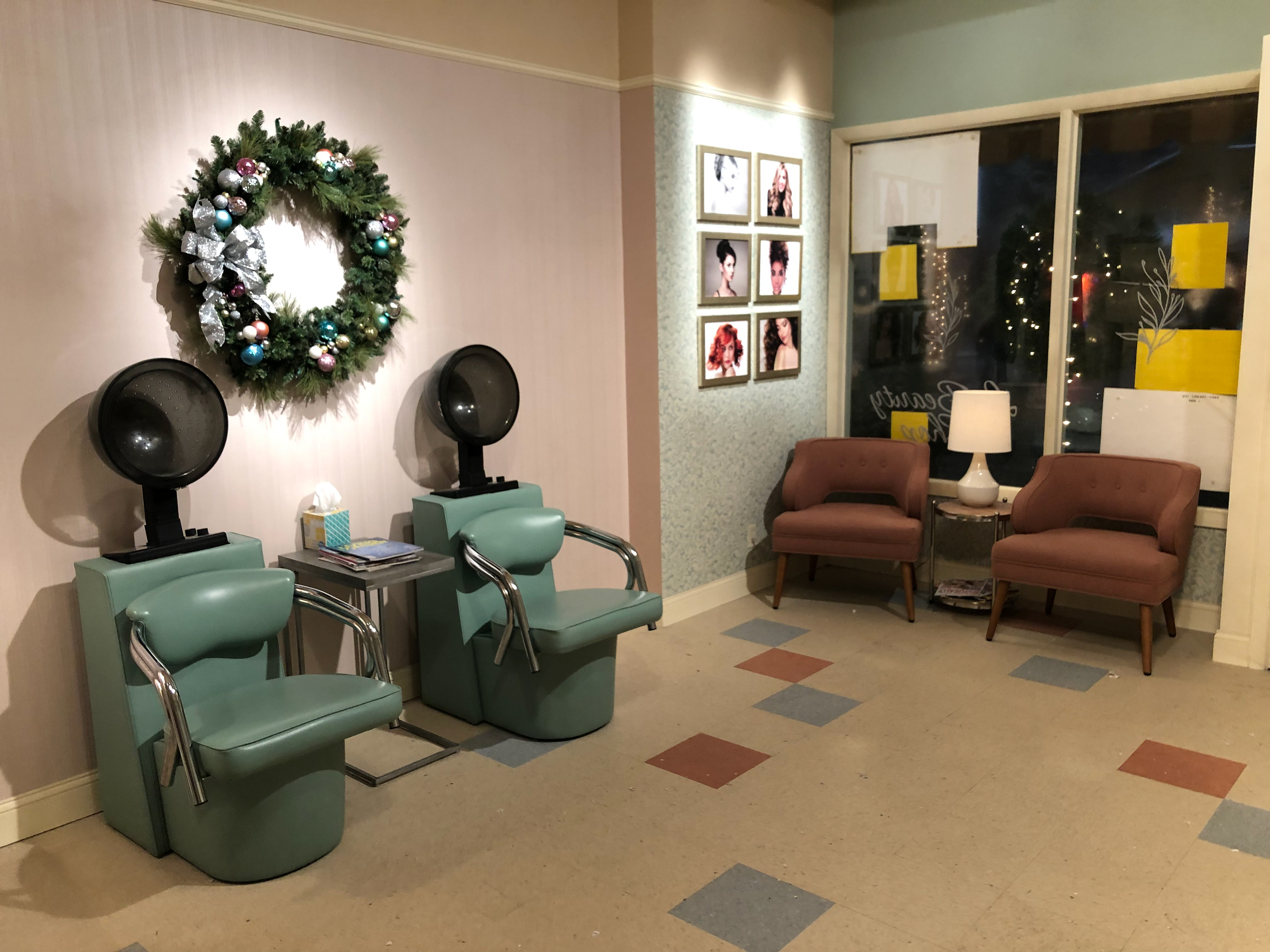 BEAUTY SHOP SET INTERIOR