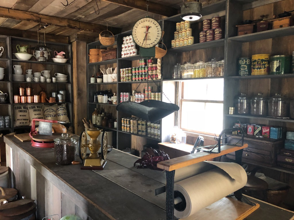 TIN AND GROCERY STORE SET INTERIOR