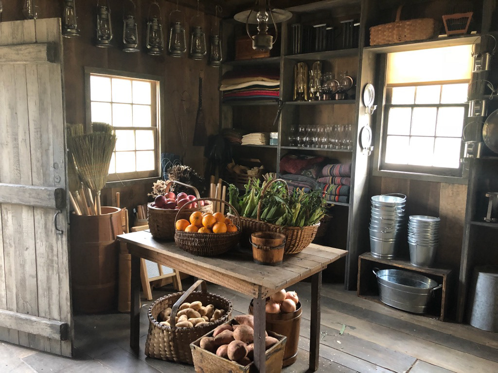 TIN AND GROCERY STORE SET INTERIOR