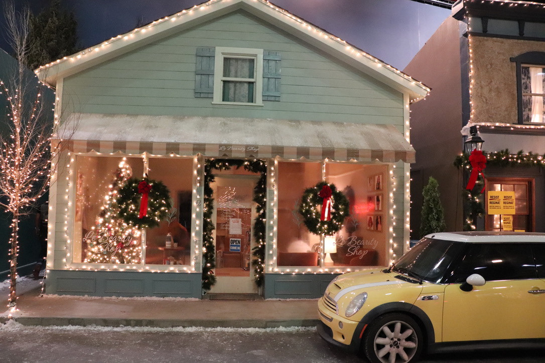BEAUTY SHOP SET EXTERIOR