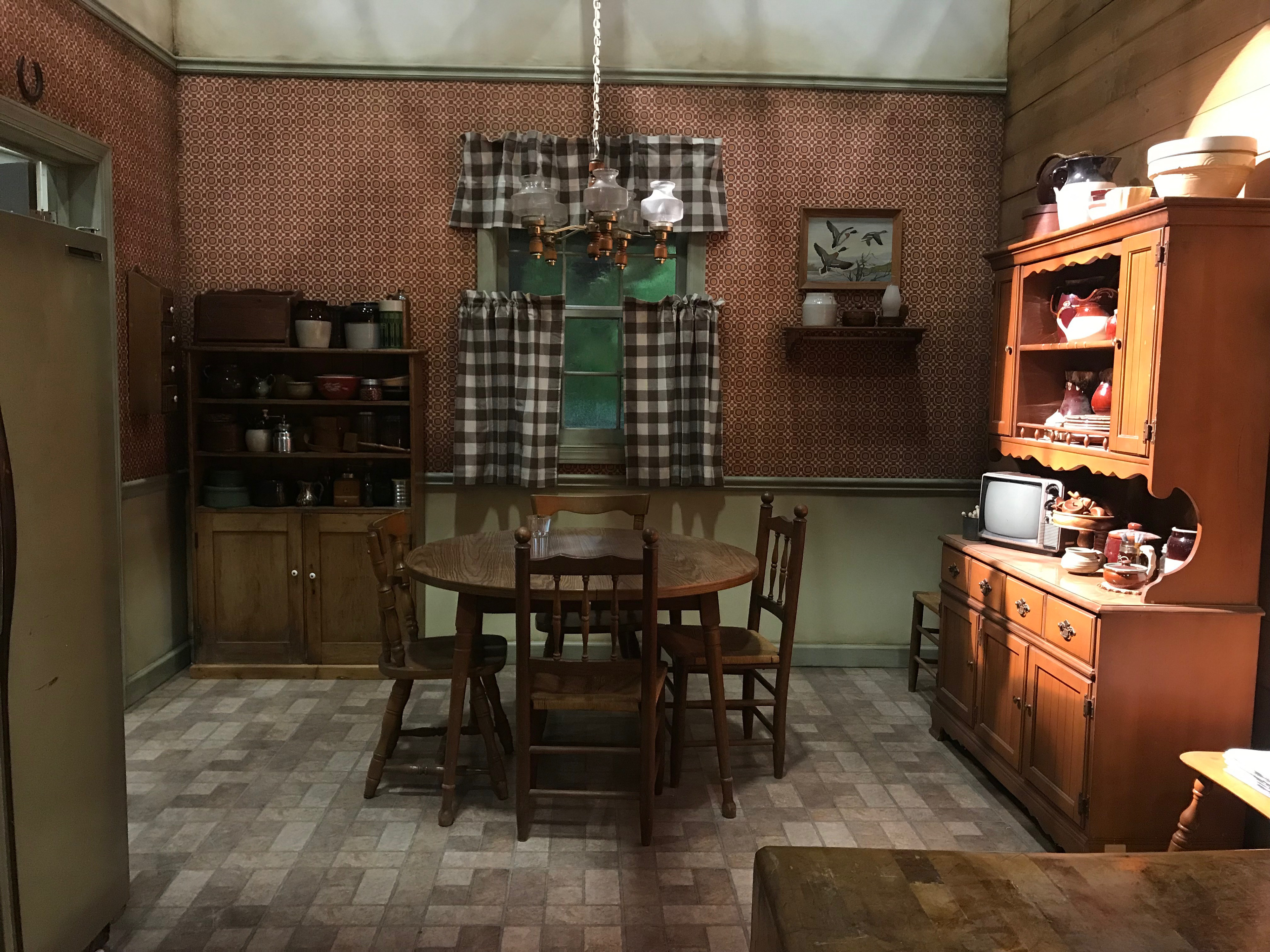 INTERIOR MARSHALL CABIN SET