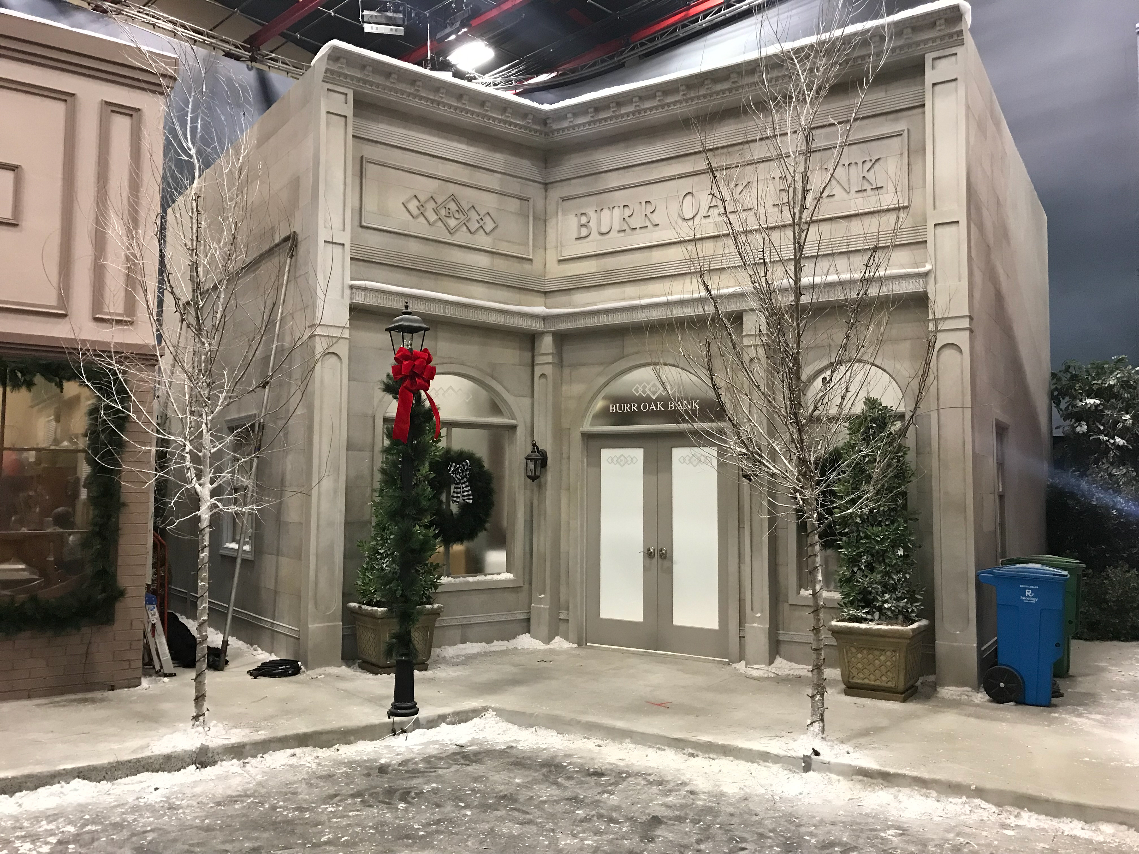 BANK SET EXTERIOR