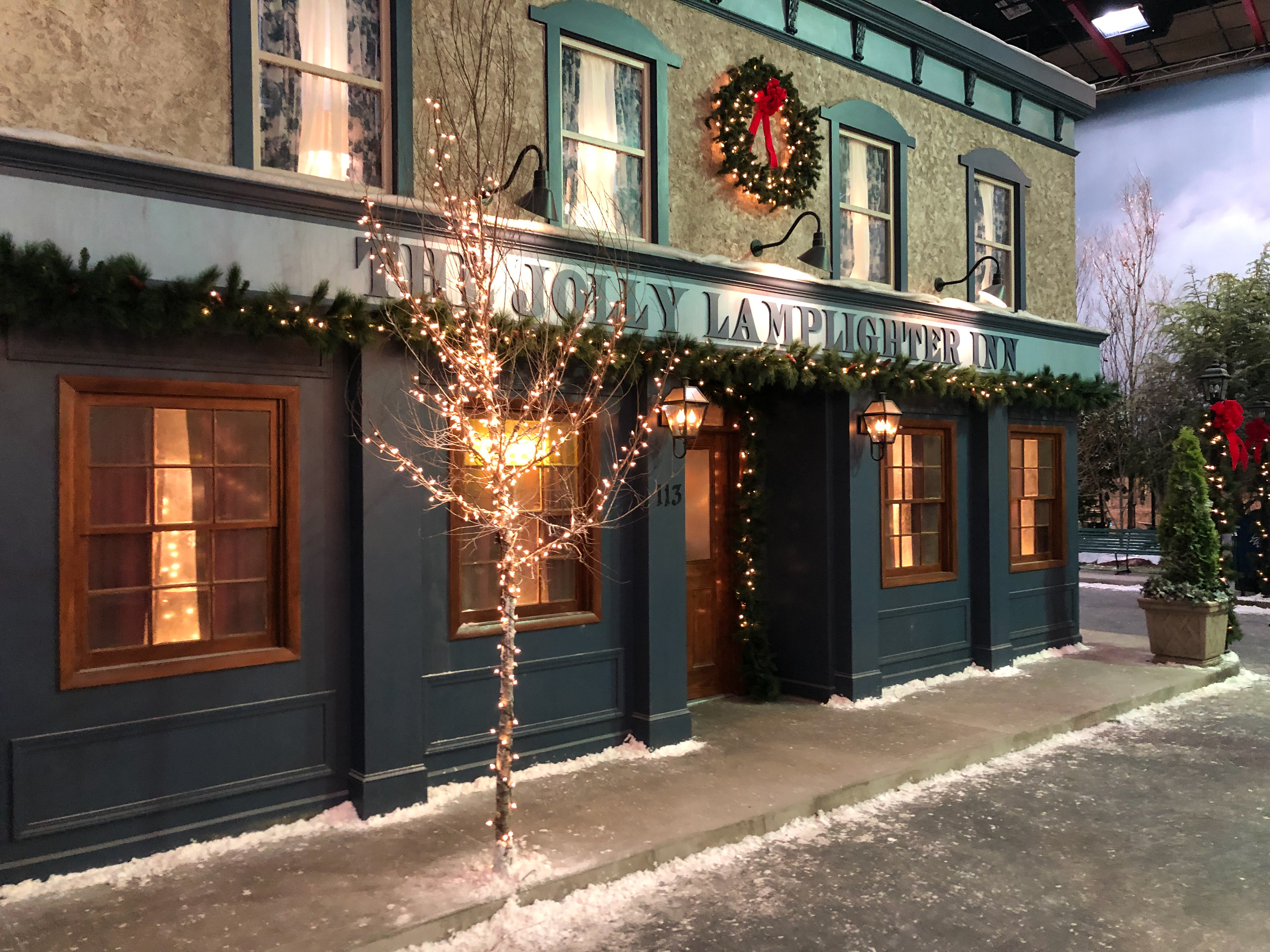 THE LAMPLIGHTER INN SET EXTERIOR