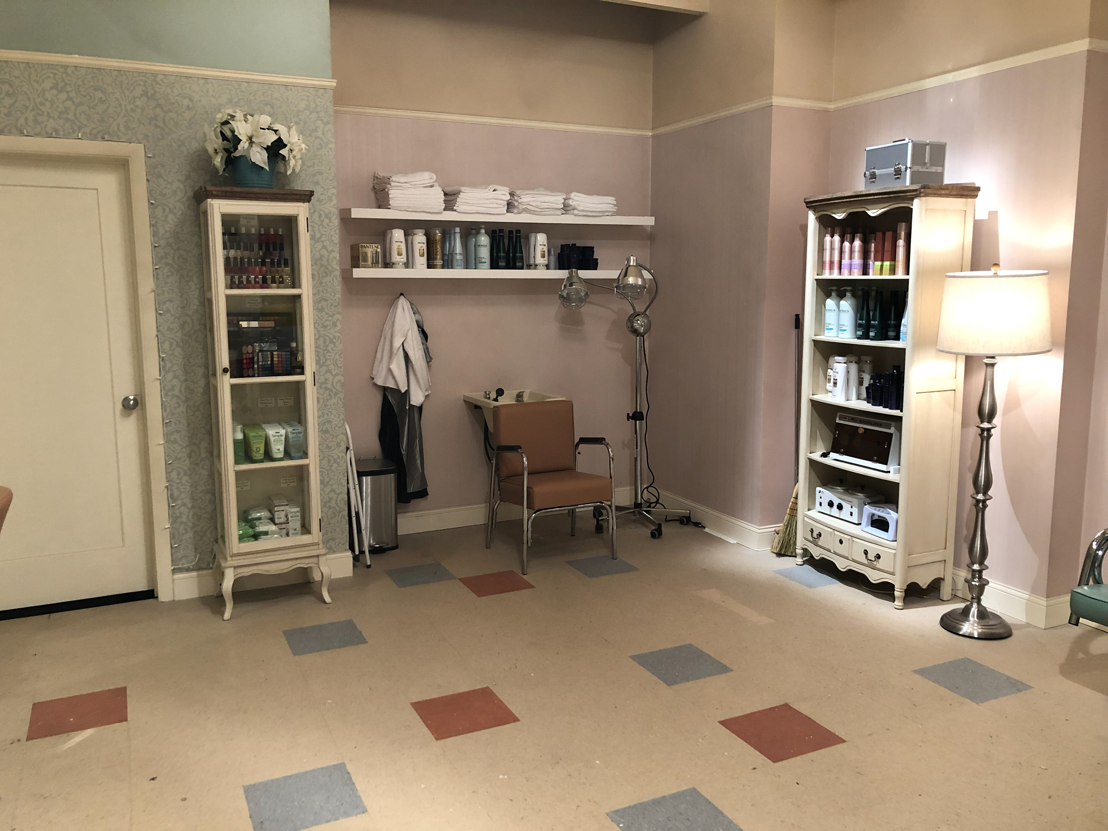 BEAUTY SHOP SET INTERIOR