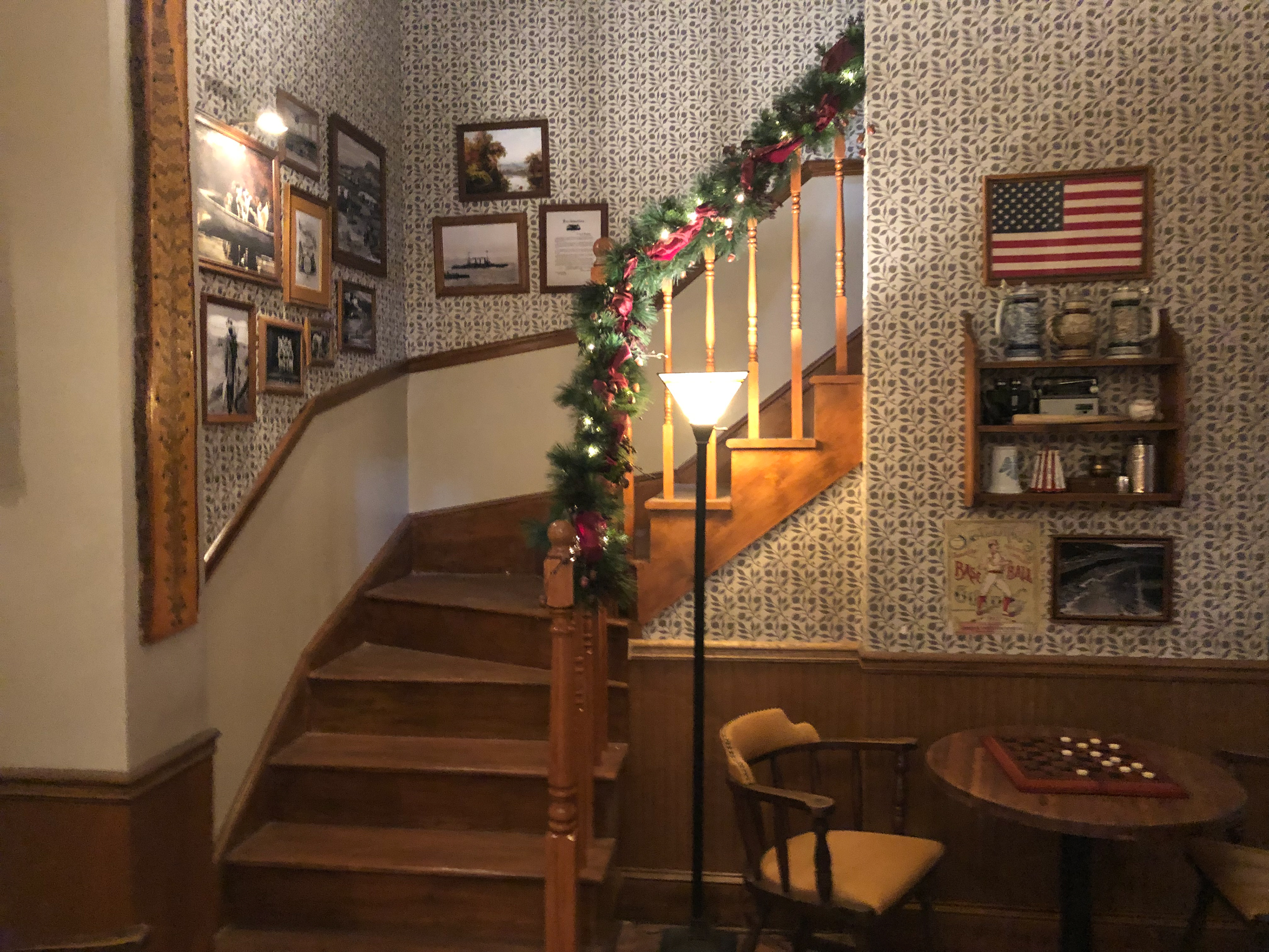 THE LAMPLIGHTER INN SET INTERIOR