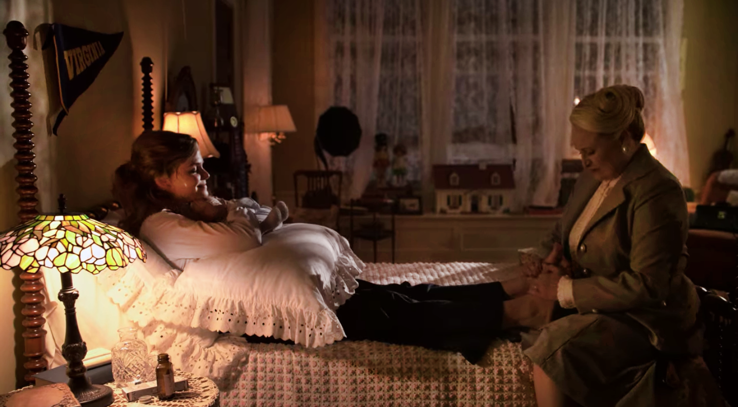 GENEVIEVE'S BEDROOM LOCATION INTERIOR SET