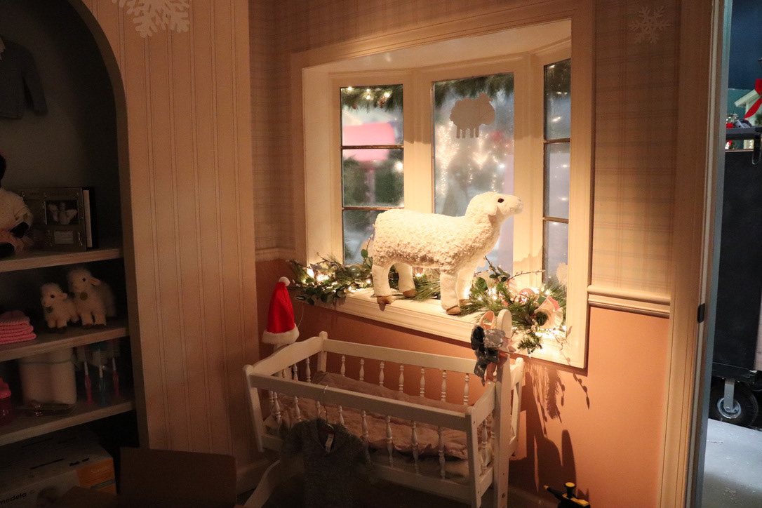 MARY HAD A LITTLE LAMB SET INTERIOR