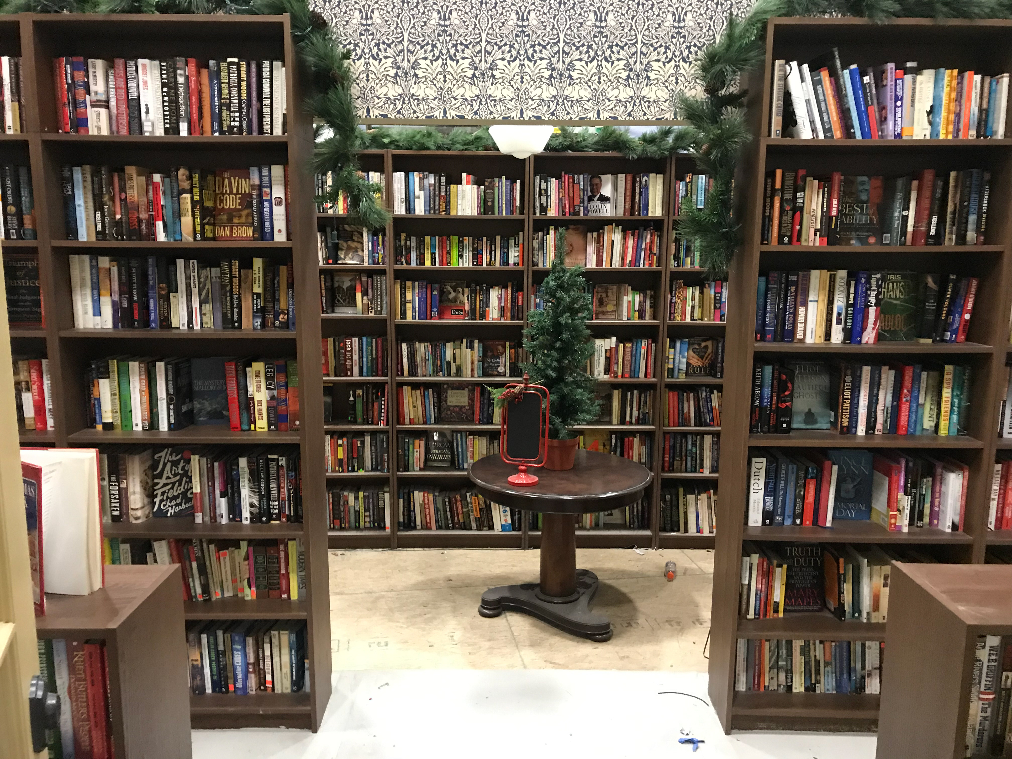 BOOKSTORE SET INTERIOR