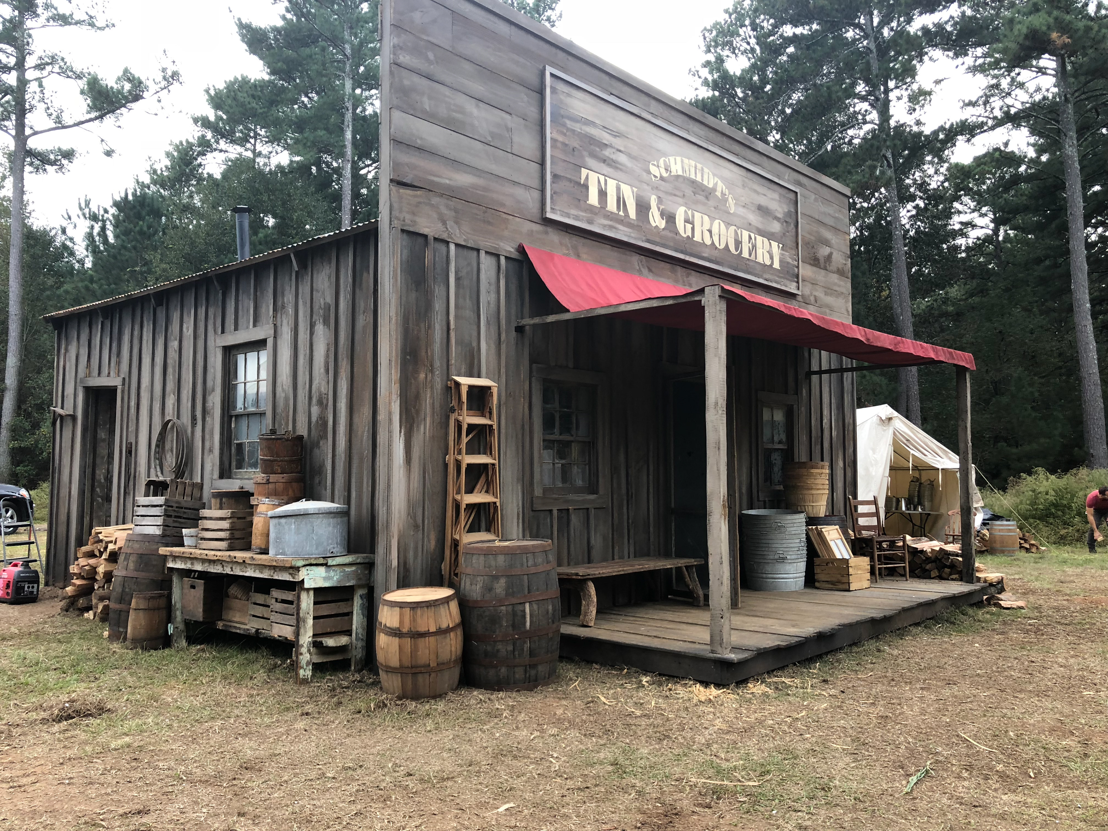 TIN AND GROCERY STORE SET EXTERIOR